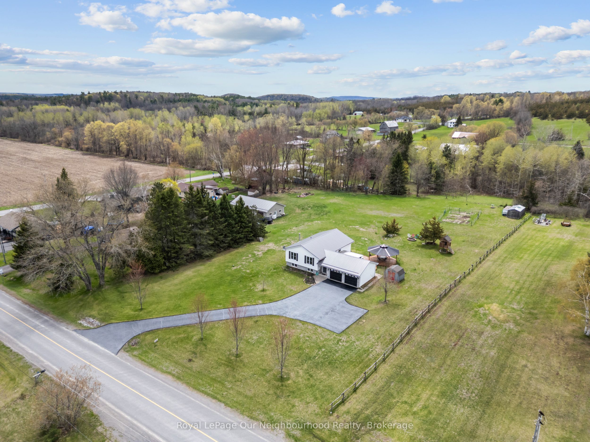 23 Flying Club Road, Quinte West, ON K0K 2C0 photo 2