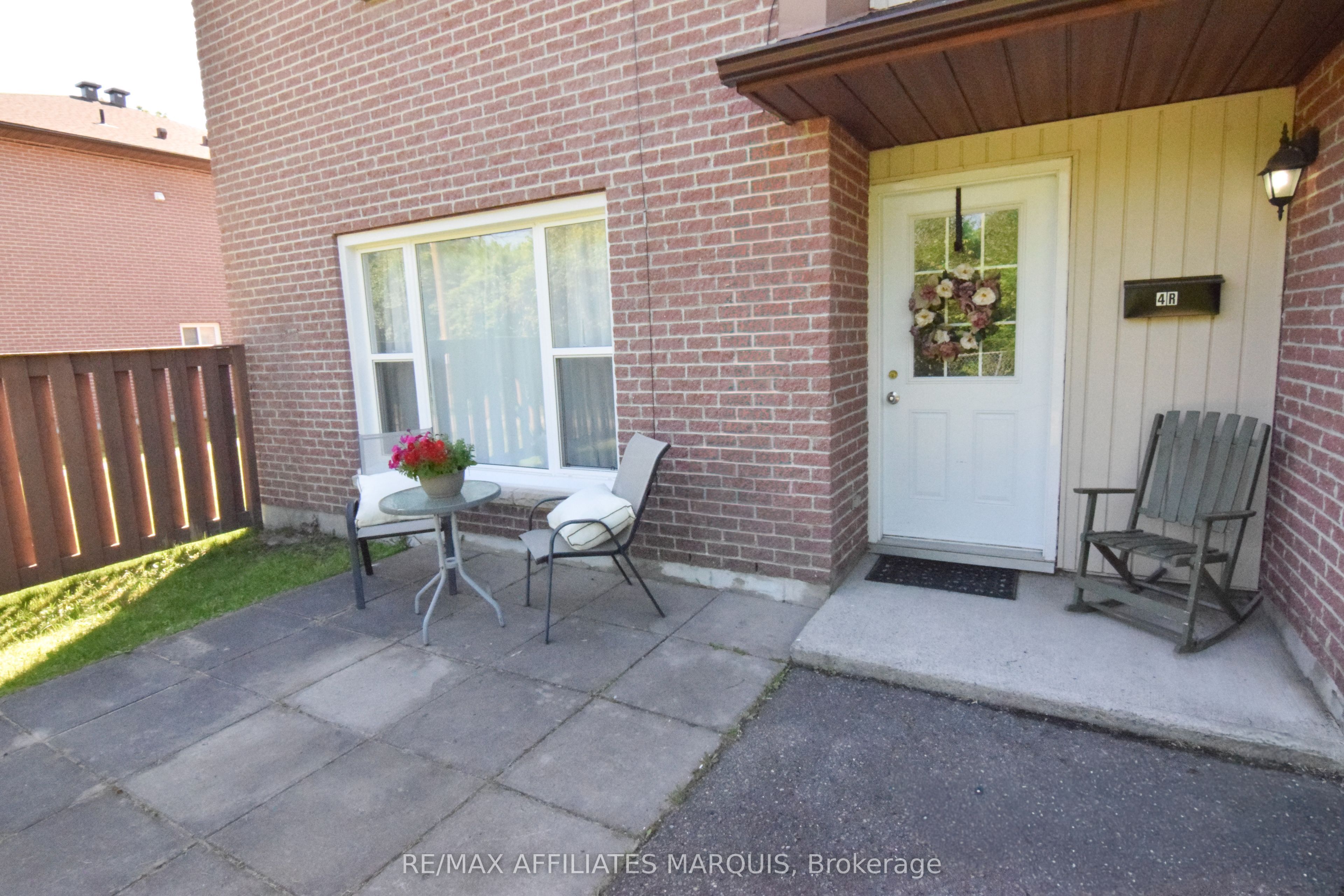 4 Pearl Street "R", Smiths Falls, ON K7A 5B5