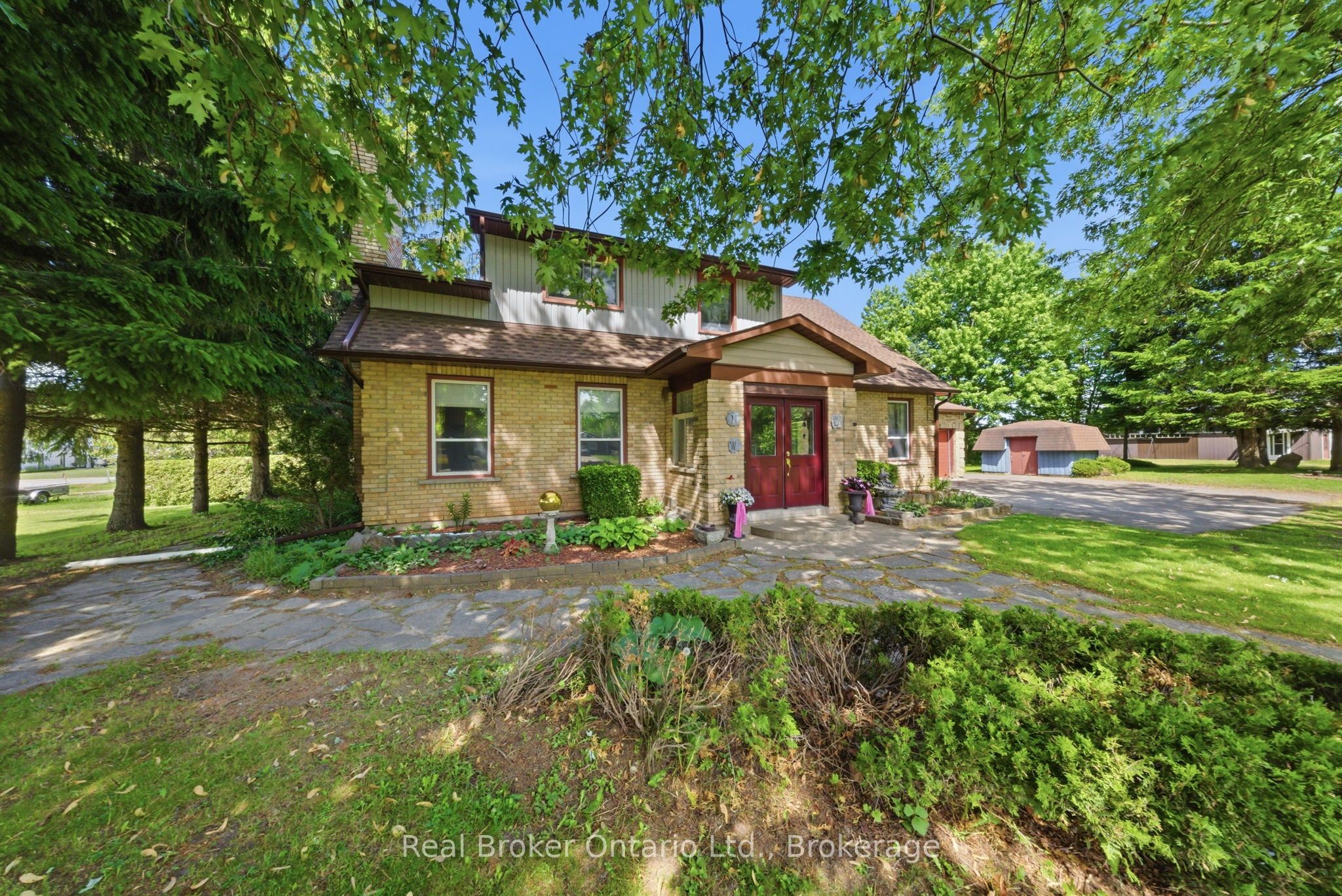 800 Tremaine Avenue S, North Perth, ON N4W 3G9 photo 2