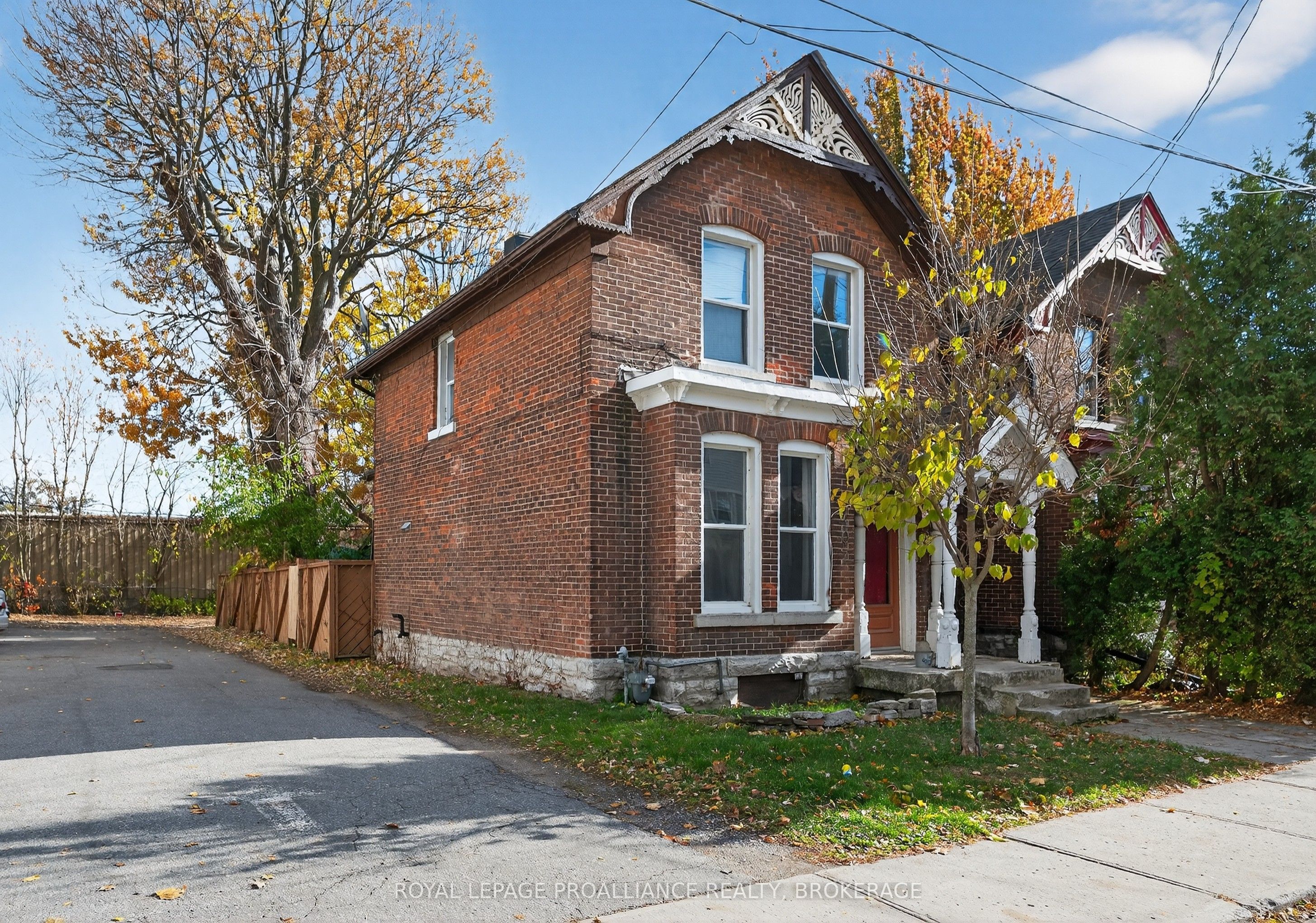 407 Bagot Street 1, Kingston, ON K7K 3C1 photo 2