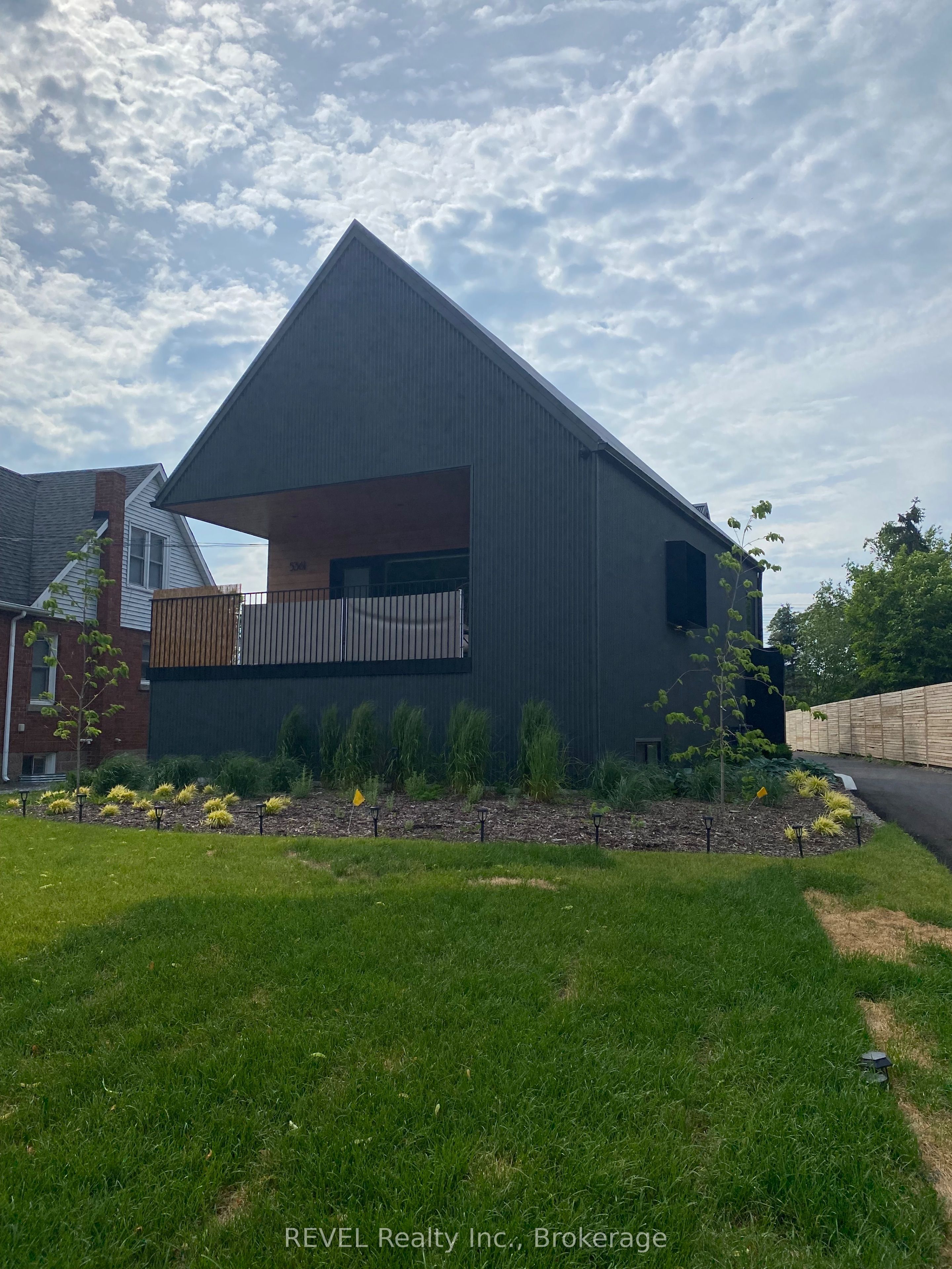 5361 Valley Way Unit 3, Niagara Falls, ON L2E 1X5 photo 4
