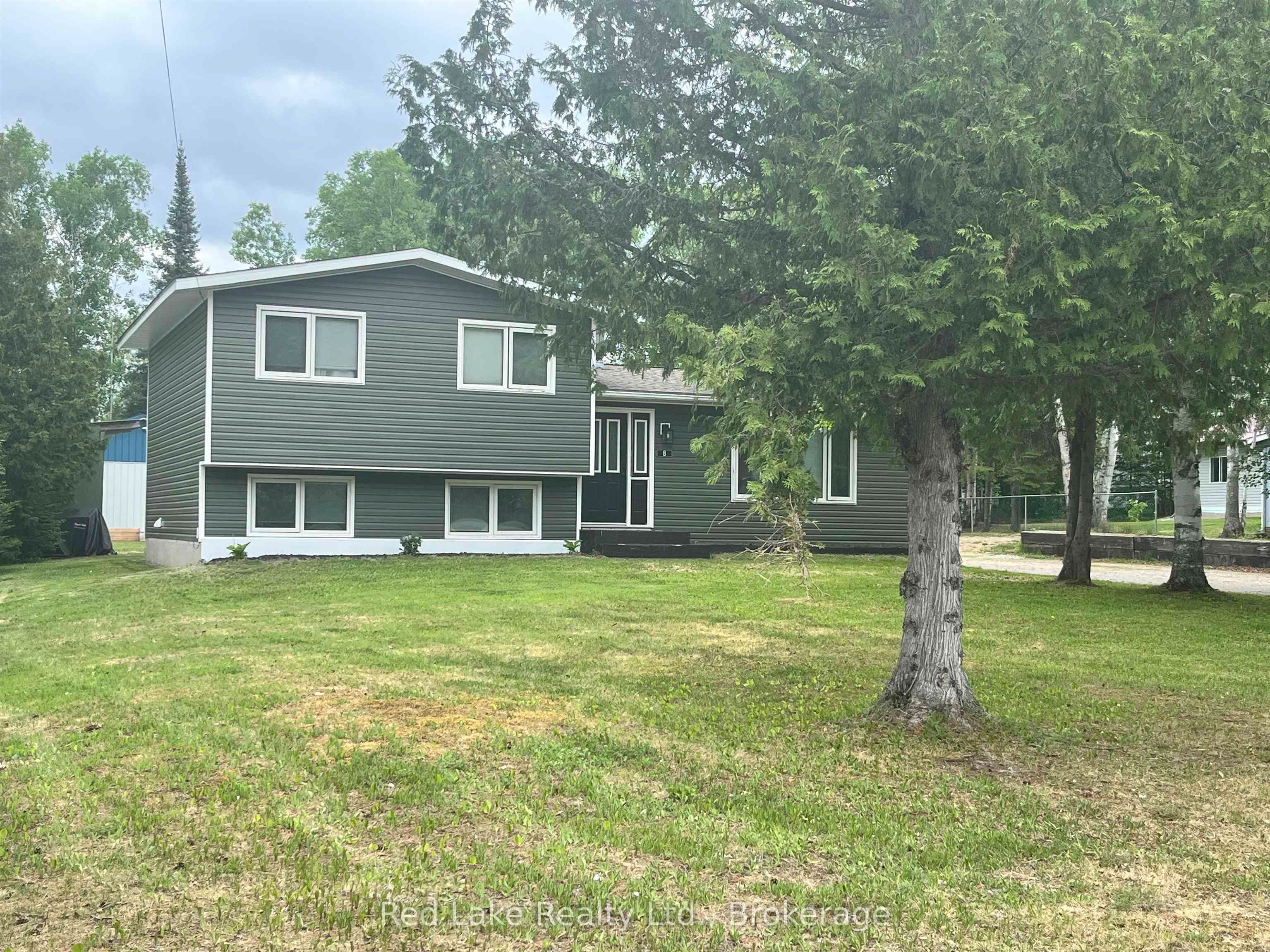 8 John Street, Ear Falls, ON P0V 1T0