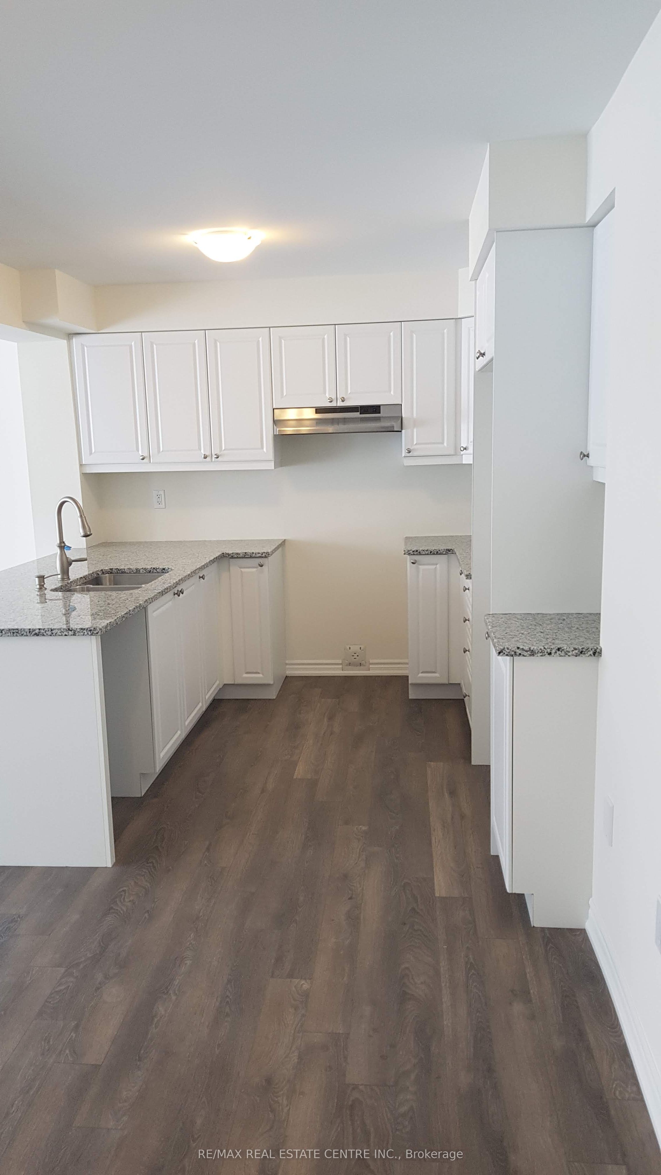 8 Watermill Street, Kitchener, ON N2P 0H5 photo 2