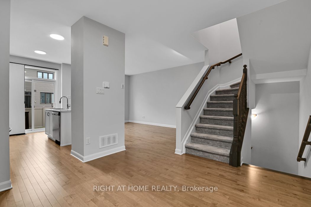 306 Guppy Grove, Orleans - Cumberland and Area, ON K4A 5G8 photo 4