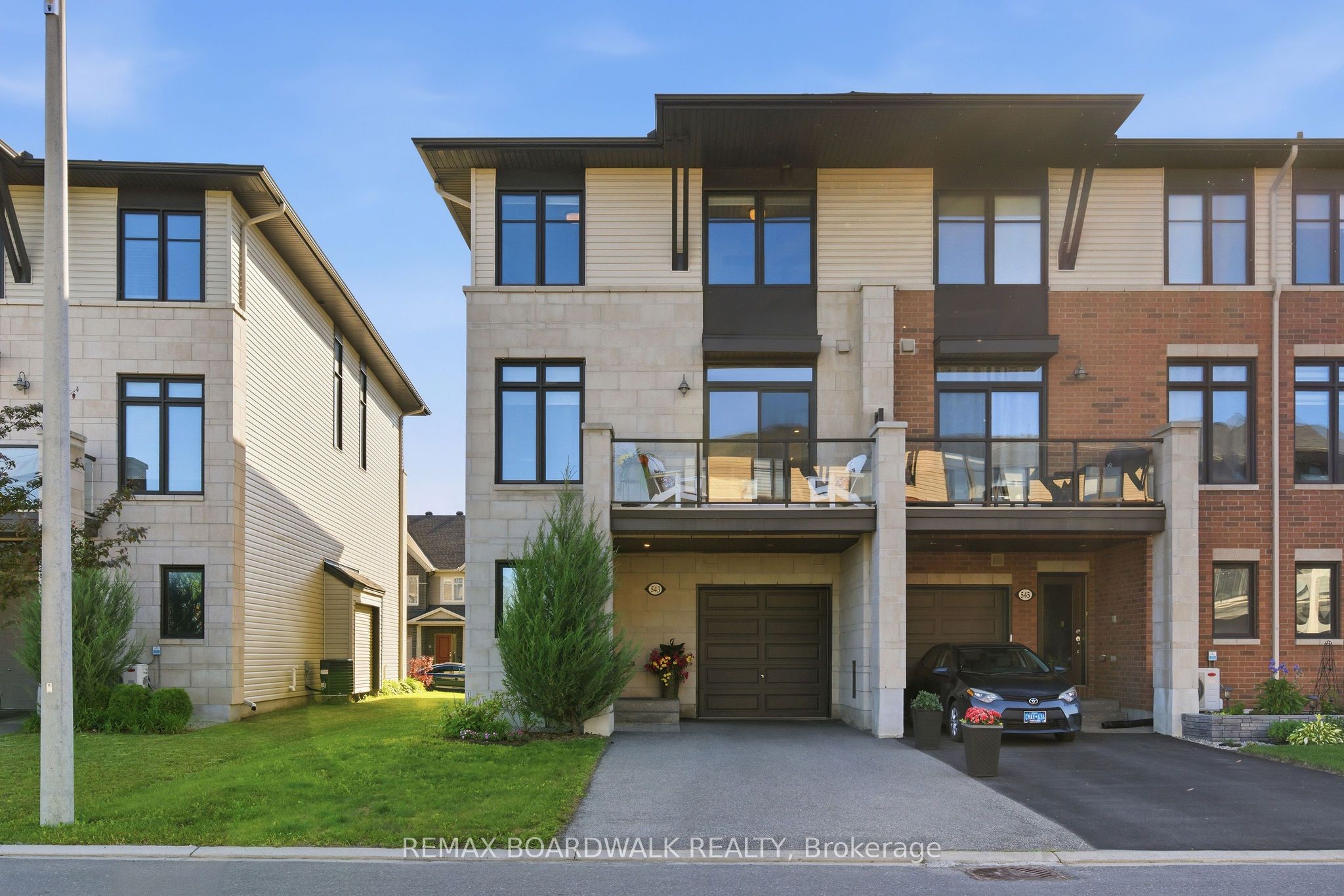 543 LABRADOR Crescent, Blossom Park - Airport and Area, ON K1T 0R4