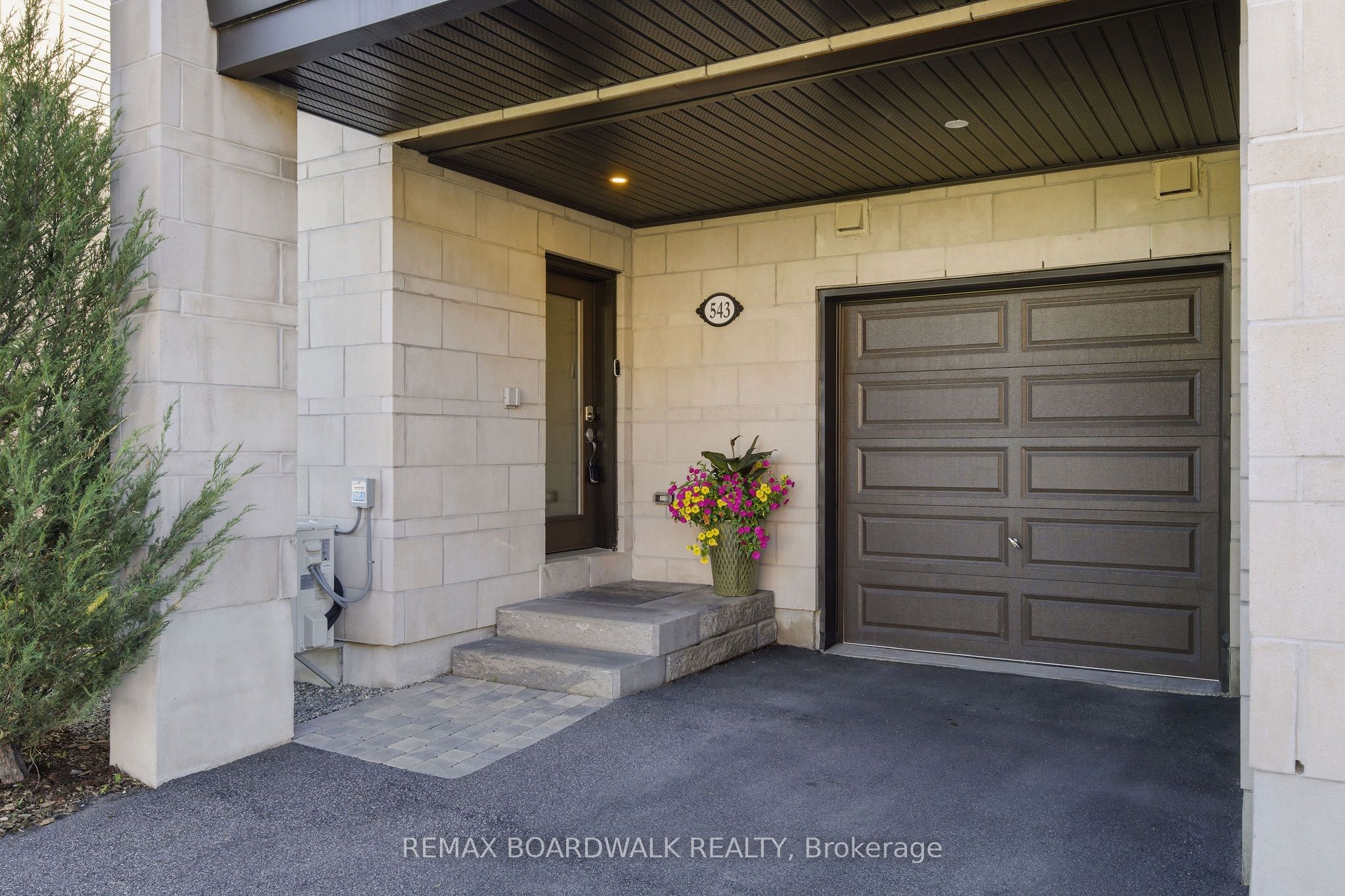 543 LABRADOR Crescent, Blossom Park - Airport and Area, ON K1T 0R4 photo 3