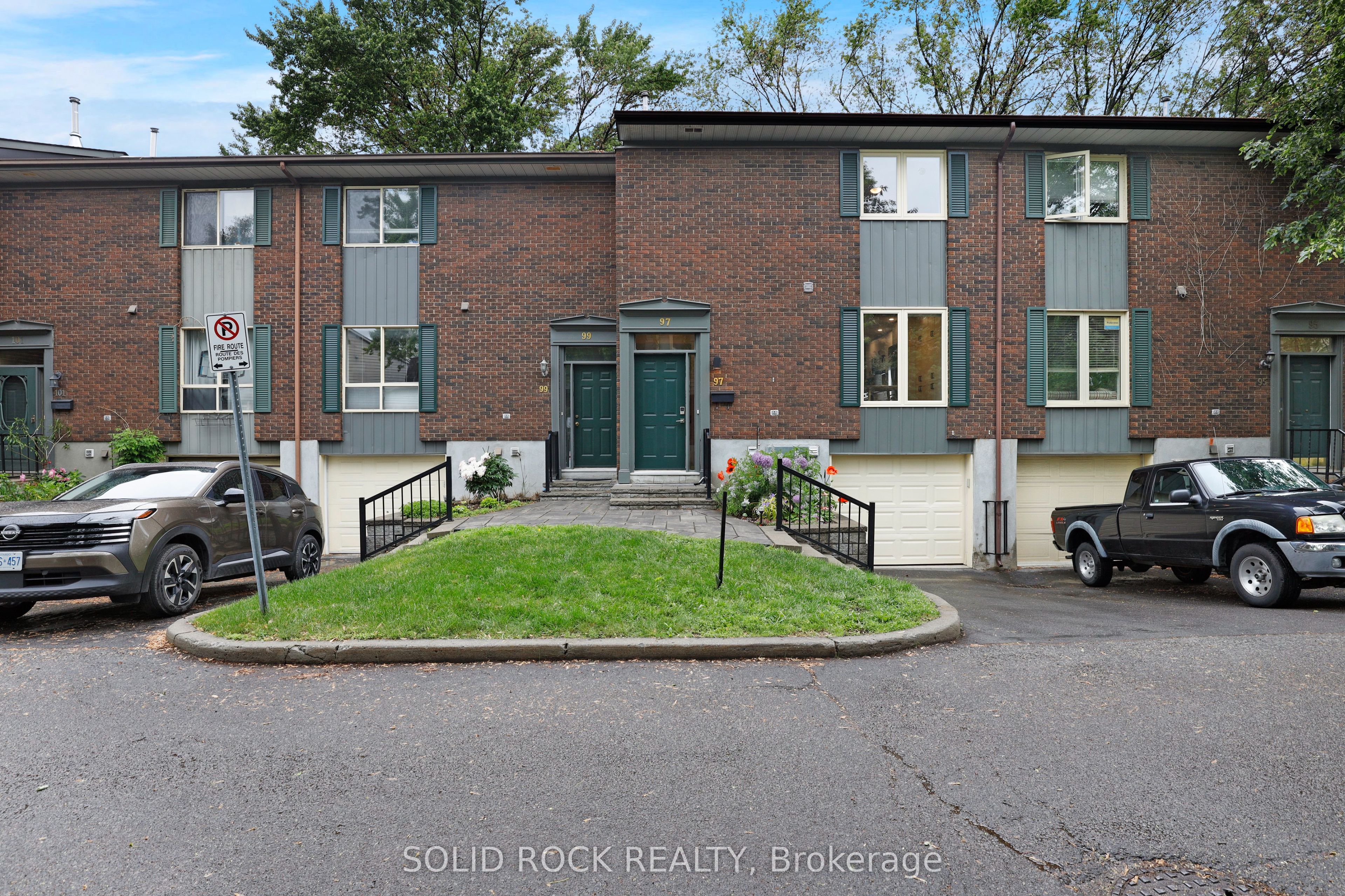 97 Beachview Private, Billings Bridge - Riverside Park and Area, ON K1V 1M7