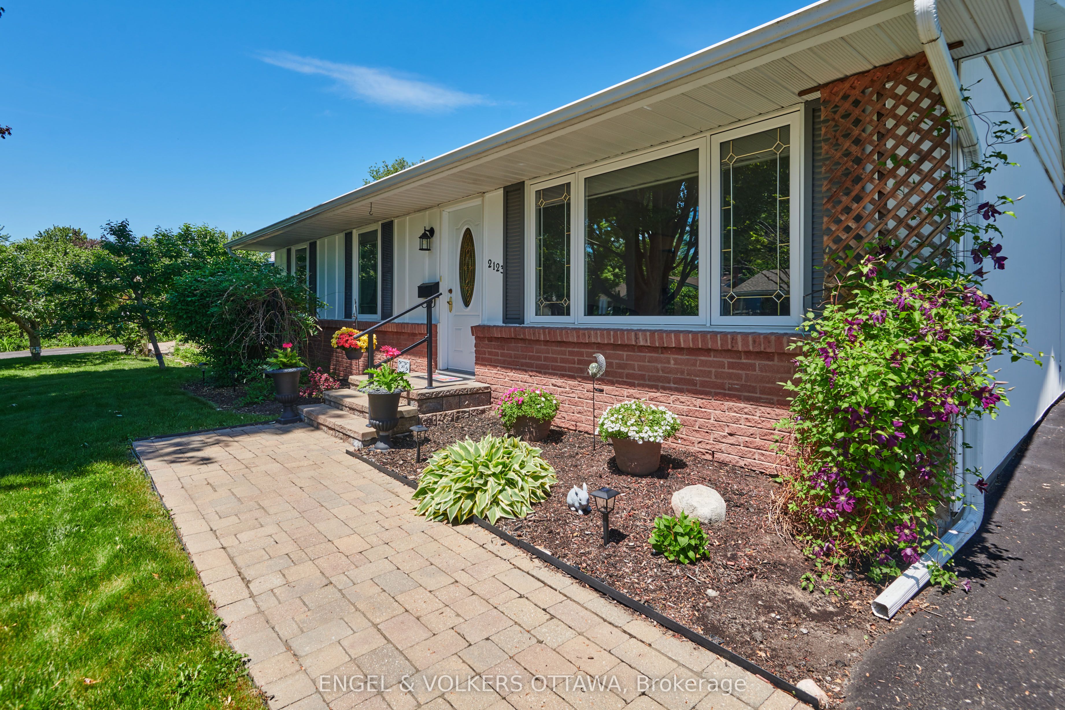 2123 Blue Jay Crescent, Beacon Hill North - South and Area, ON K1J 6A9 photo 2