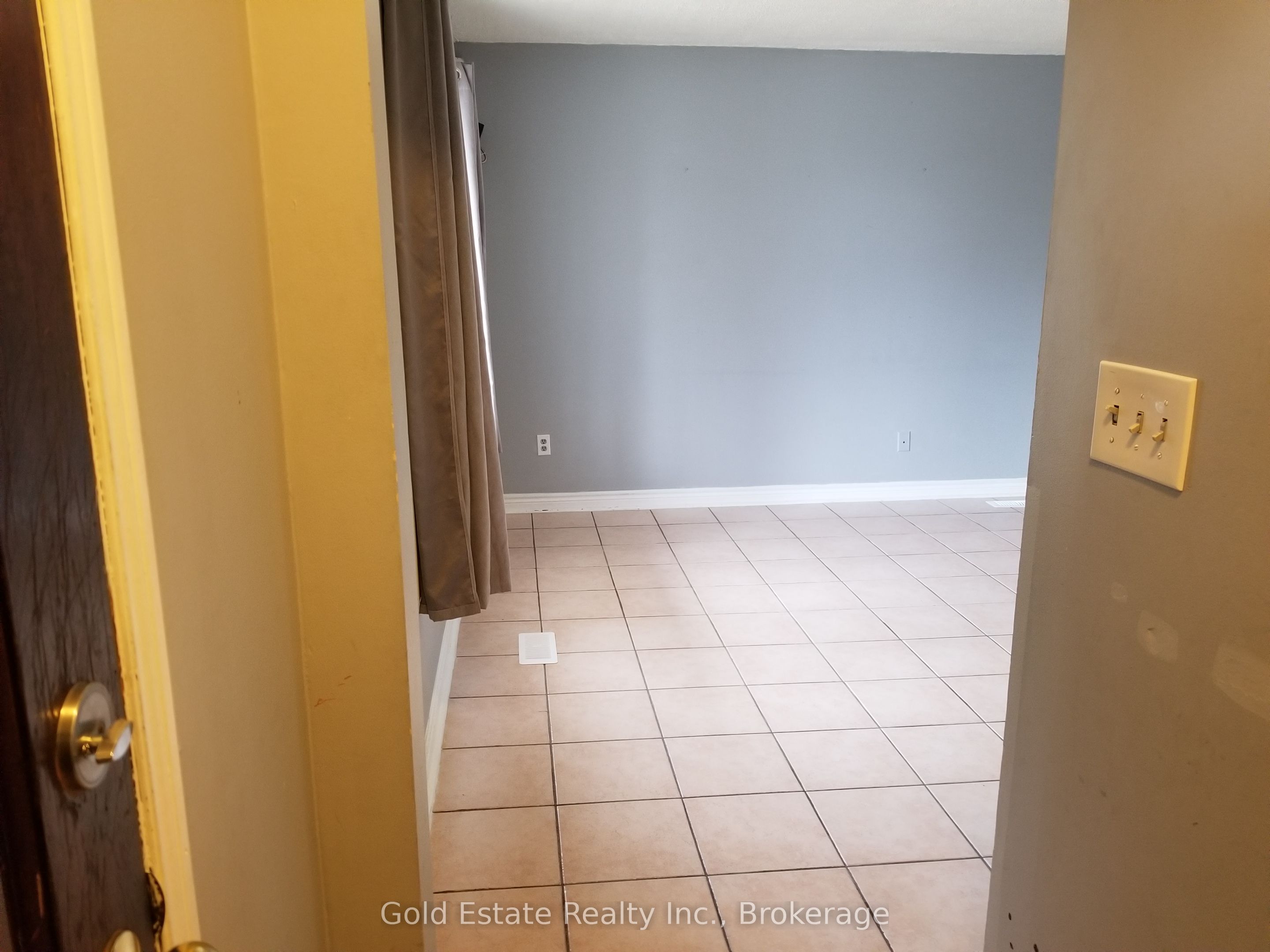 426 Langlois Avenue Upper, Windsor, ON N9A 2G4 photo 5