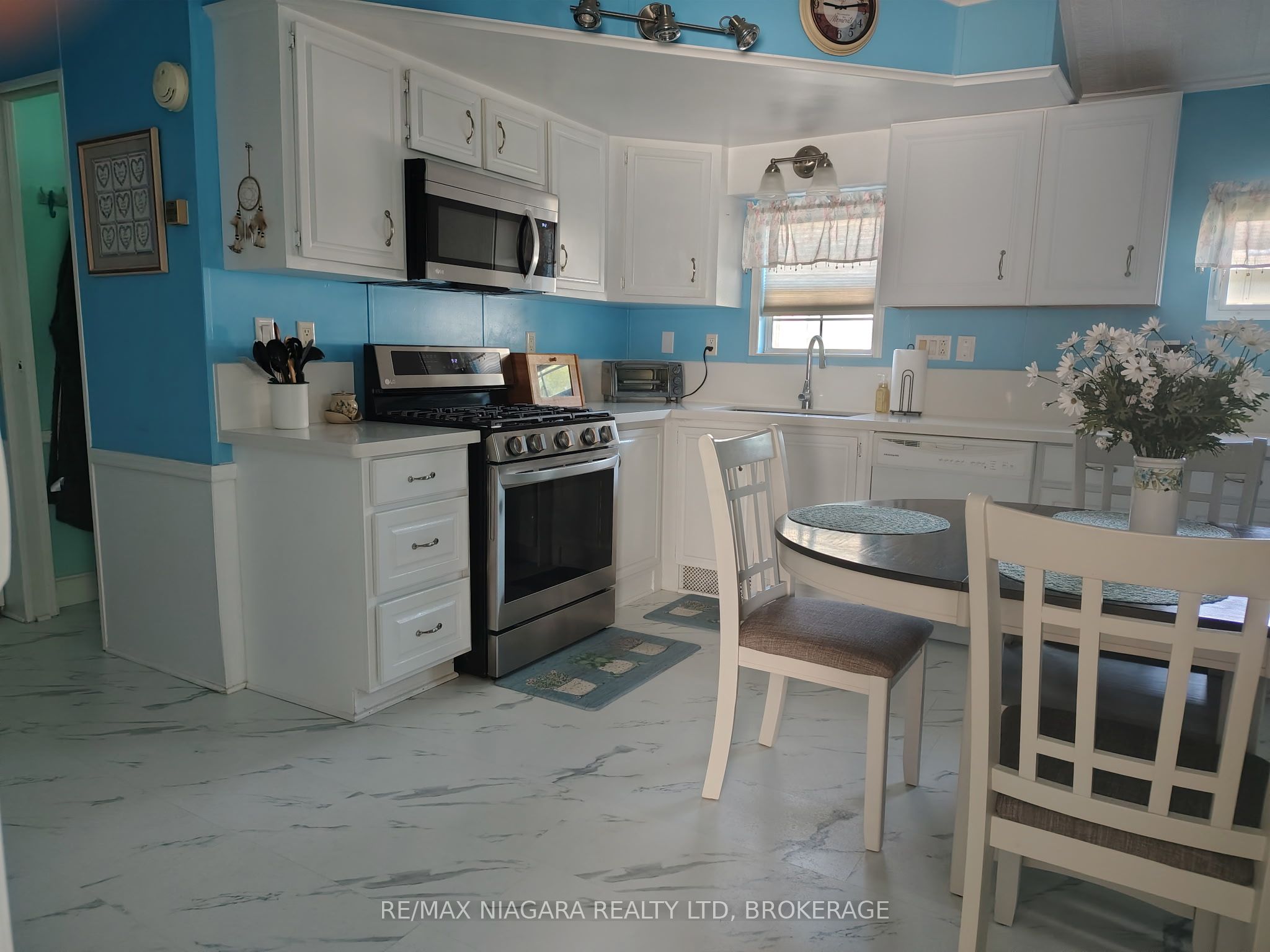 54 Quarry View Village, Port Colborne, ON L0S 1R0 photo 2
