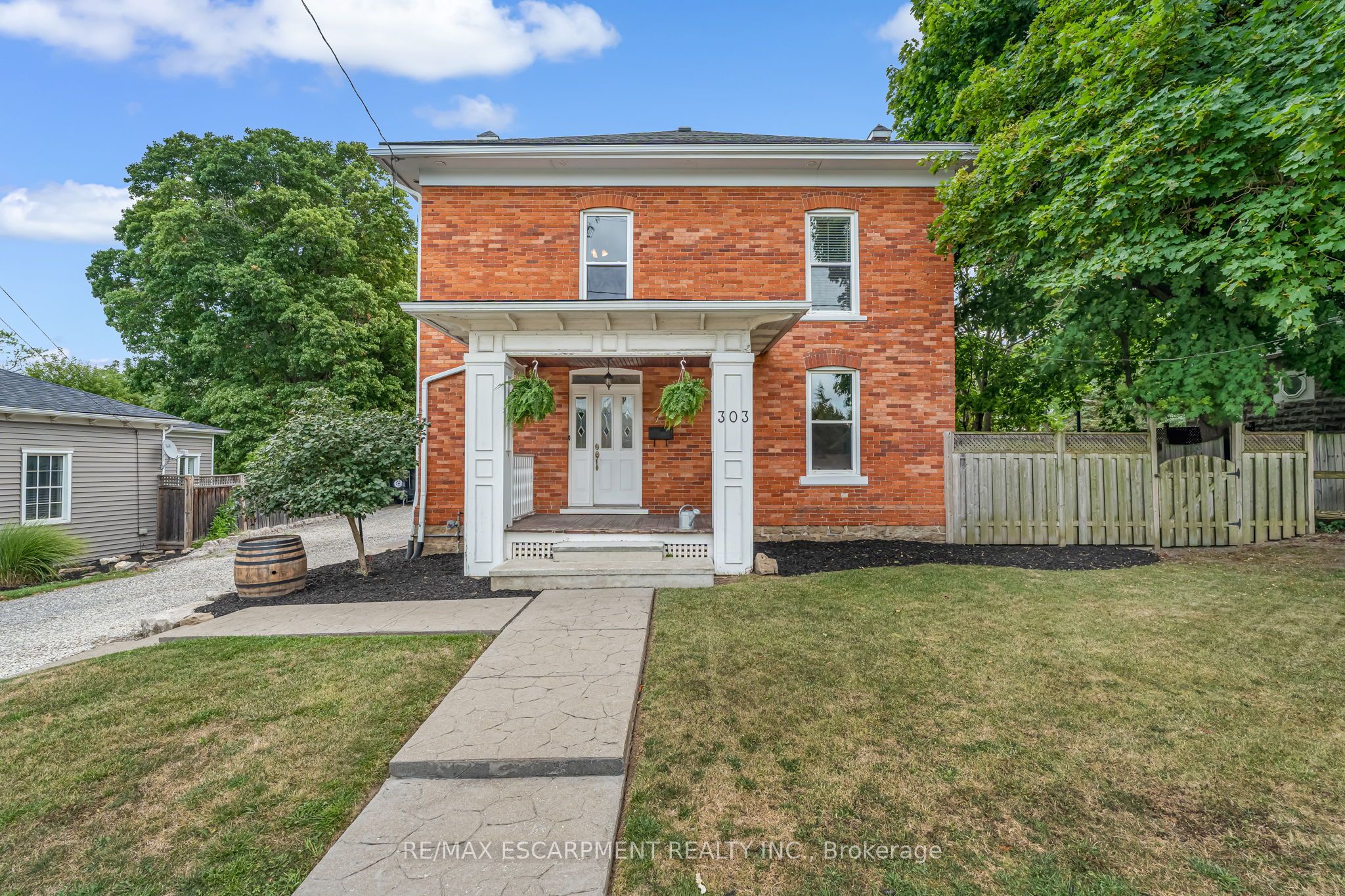 303 Canborough Street, West Lincoln, ON L0R 2A0 photo 2