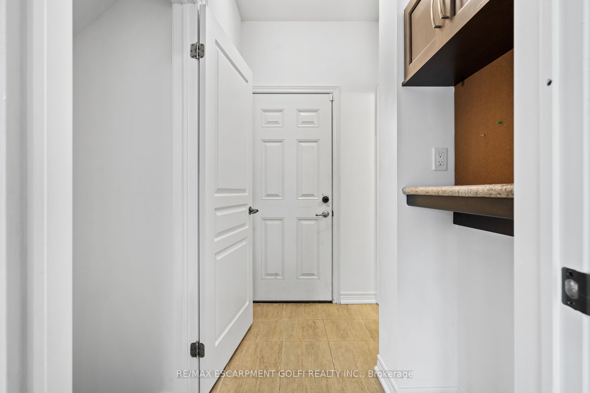 6087 Eaglewood Drive Lower, Niagara Falls, ON L2G 0A7 photo 2