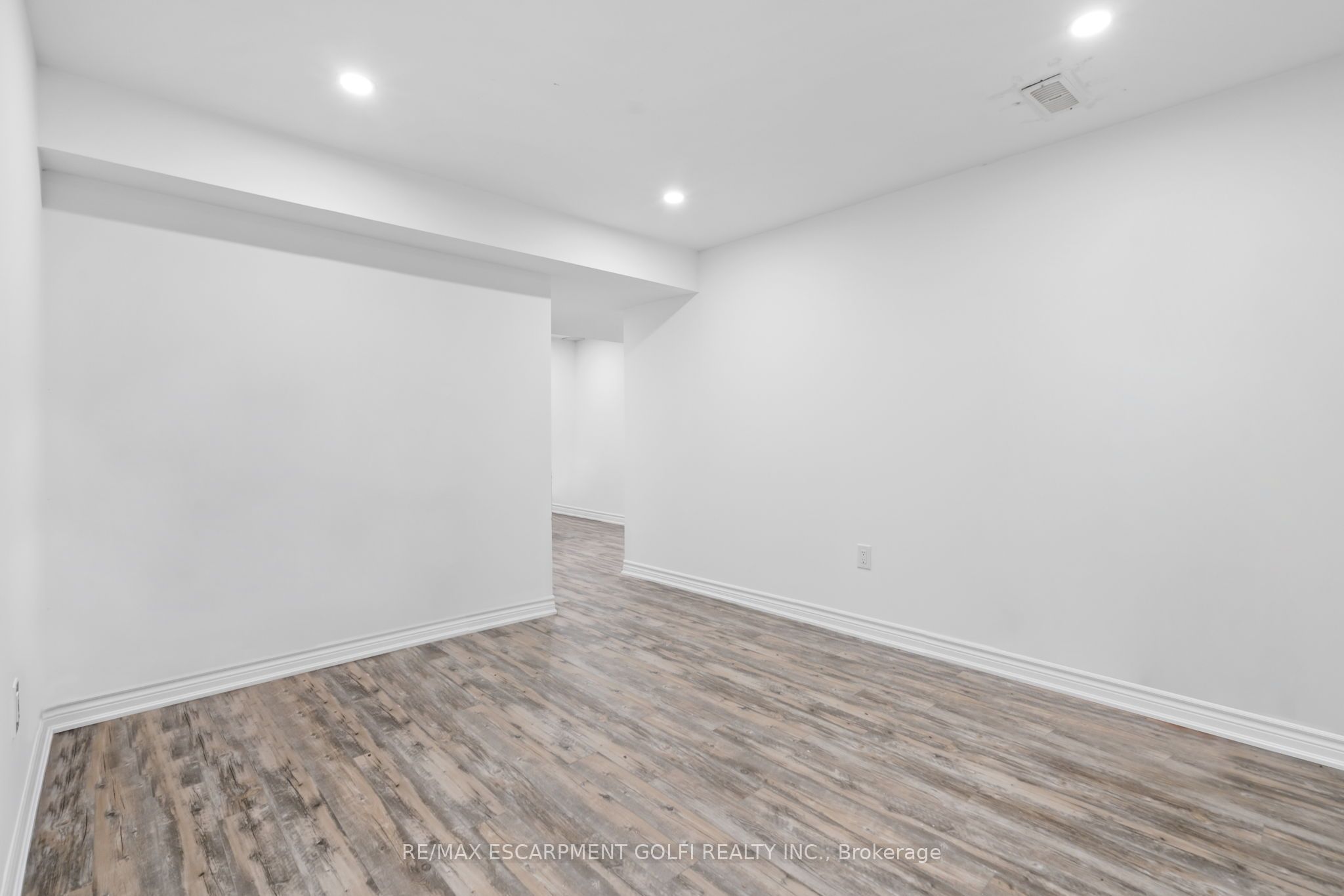 6087 Eaglewood Drive Lower, Niagara Falls, ON L2G 0A7 photo 3