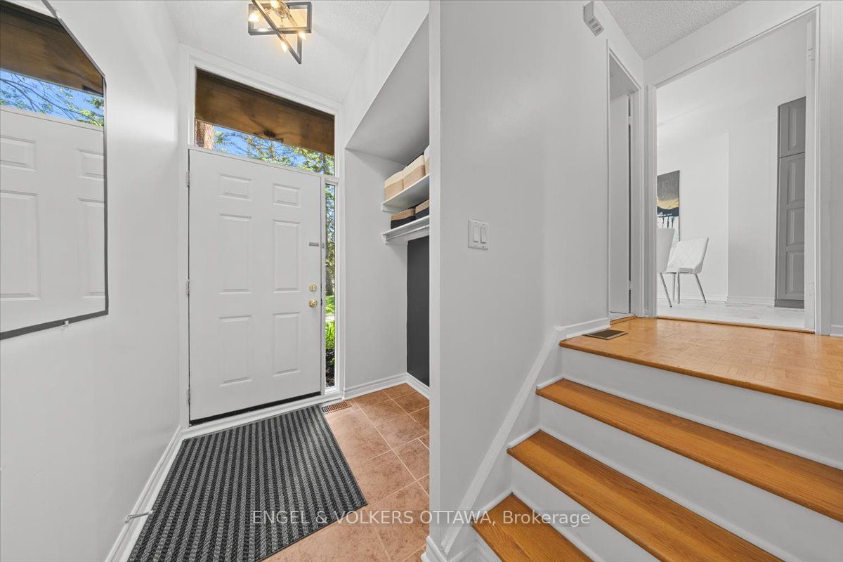 34 Viewpointe Private, Billings Bridge - Riverside Park and Area, ON K1V 1M5 photo 2
