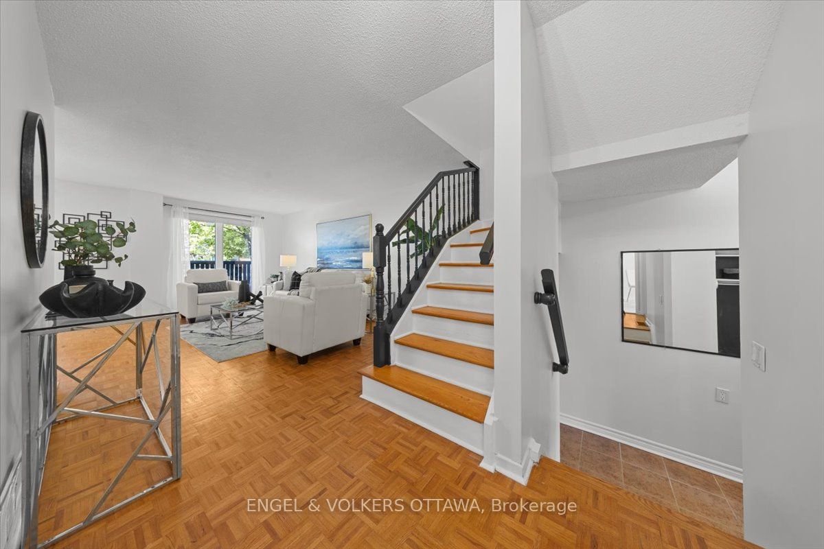 34 Viewpointe Private, Billings Bridge - Riverside Park and Area, ON K1V 1M5 photo 3
