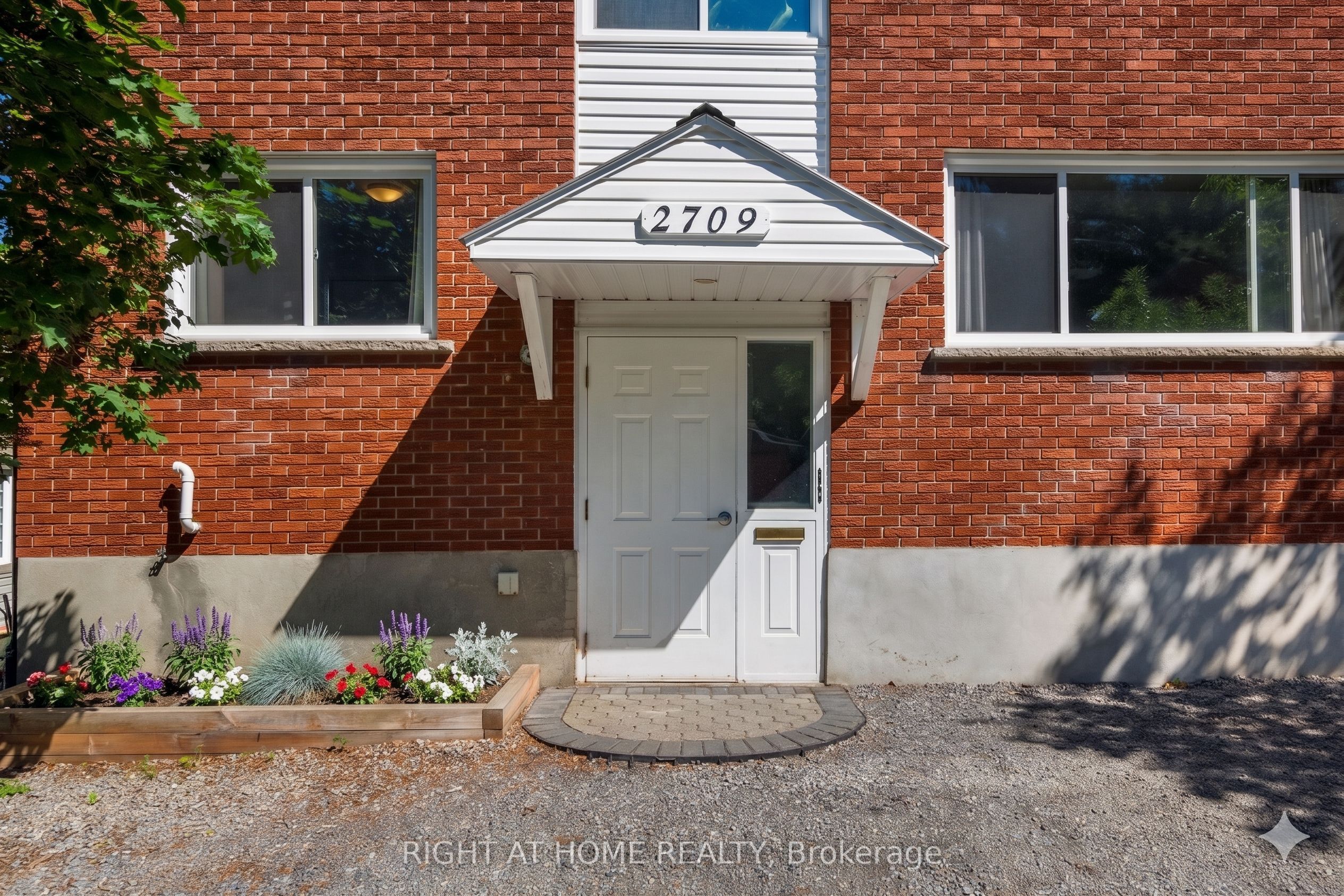 2709 DON Street, Britannia - Lincoln Heights and Area, ON K2B 6Y4 photo 2