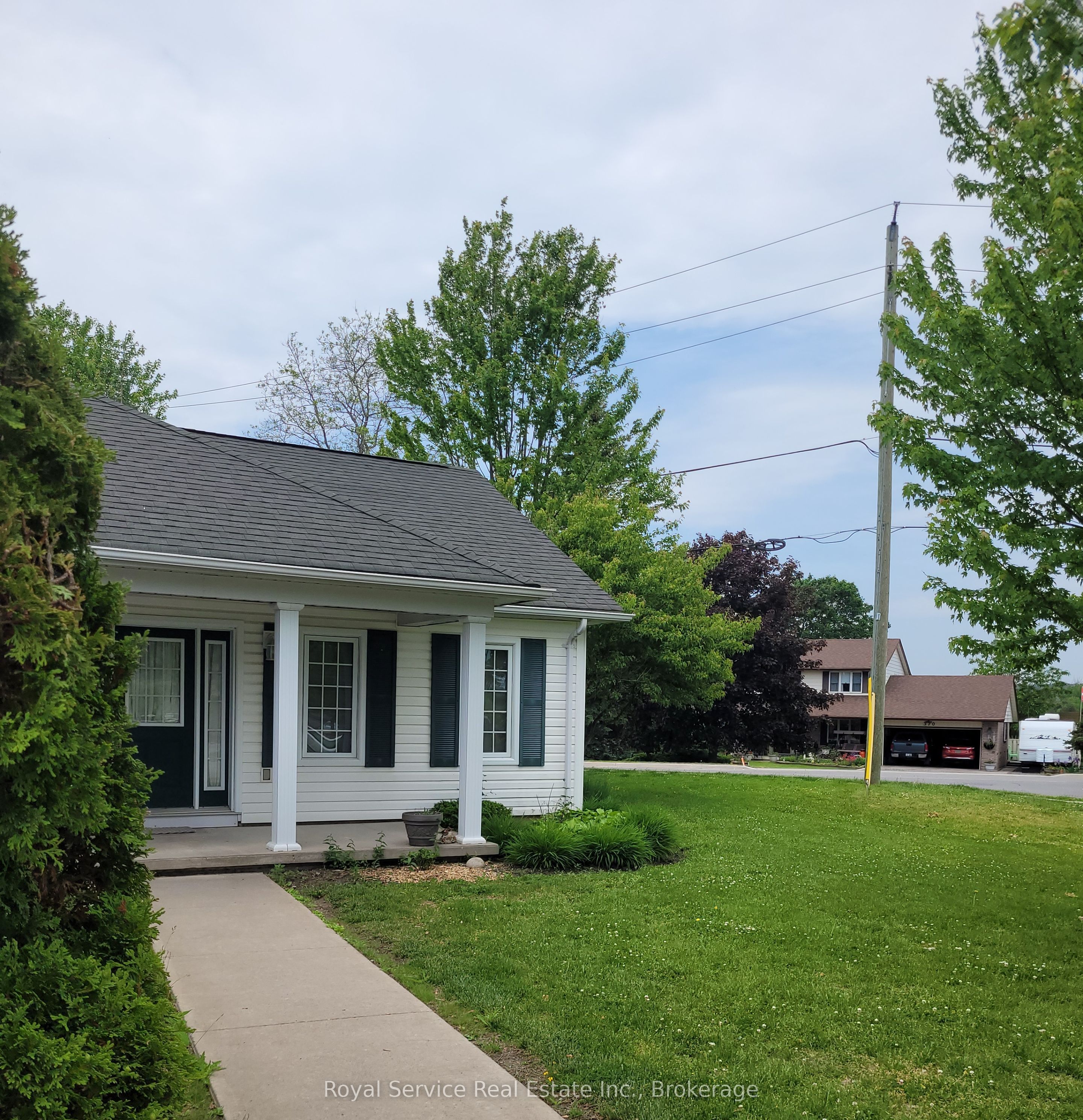 325 Densmore Road 102, Cobourg, ON K9A 0E4 photo 2