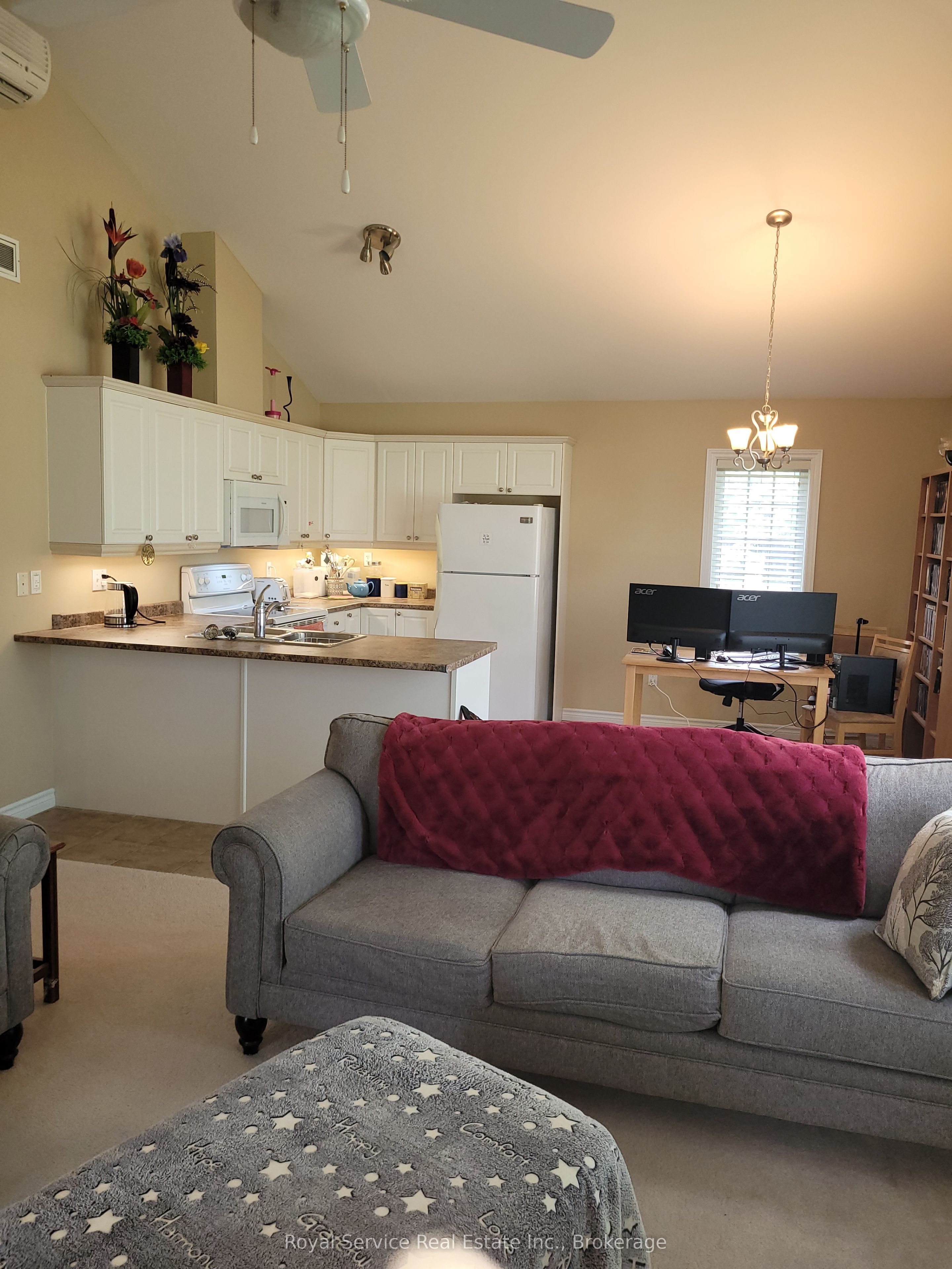 325 Densmore Road 102, Cobourg, ON K9A 0E4 photo 5