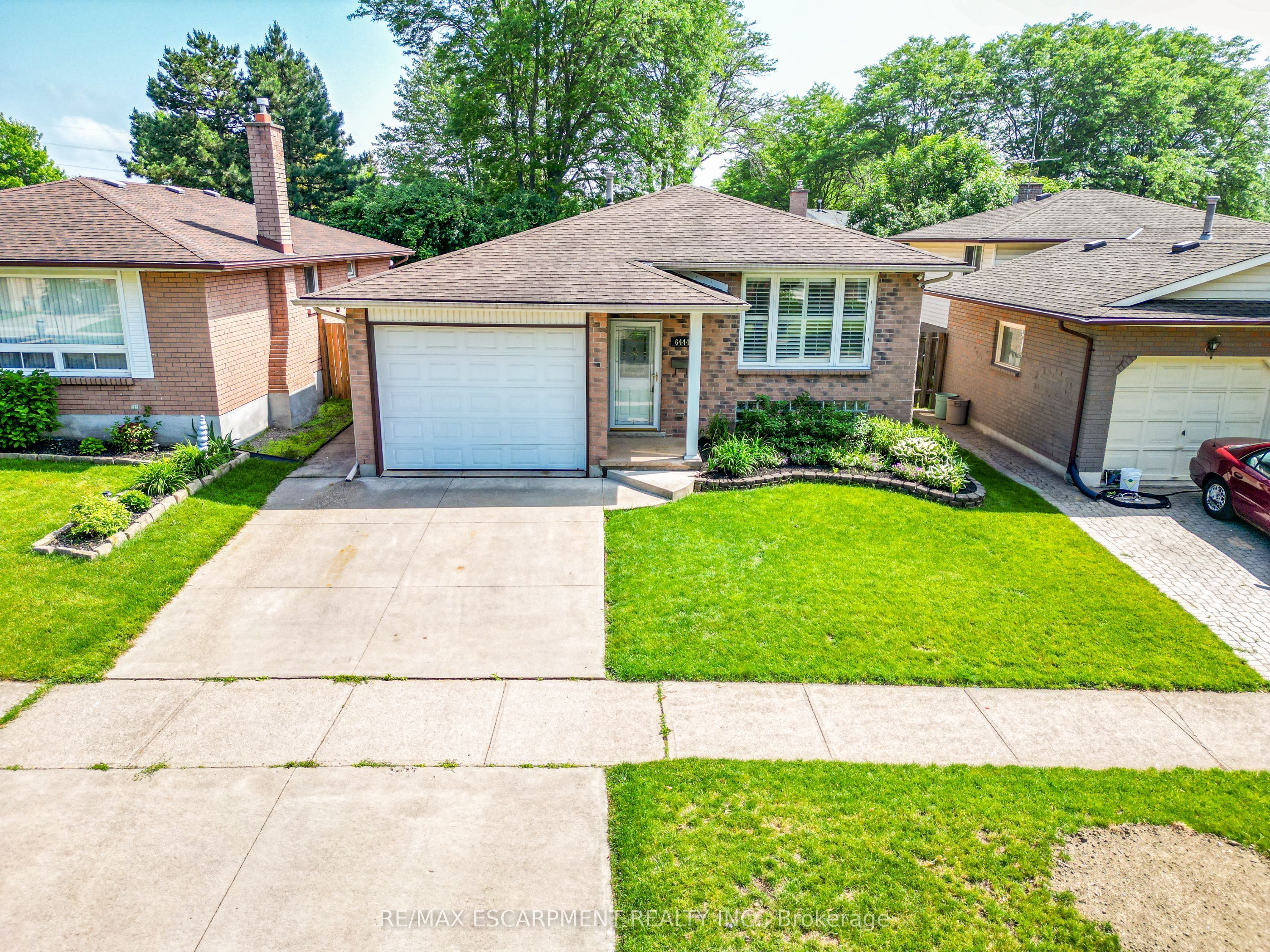 6444 Armstrong Drive, Niagara Falls, ON L2H 2M1