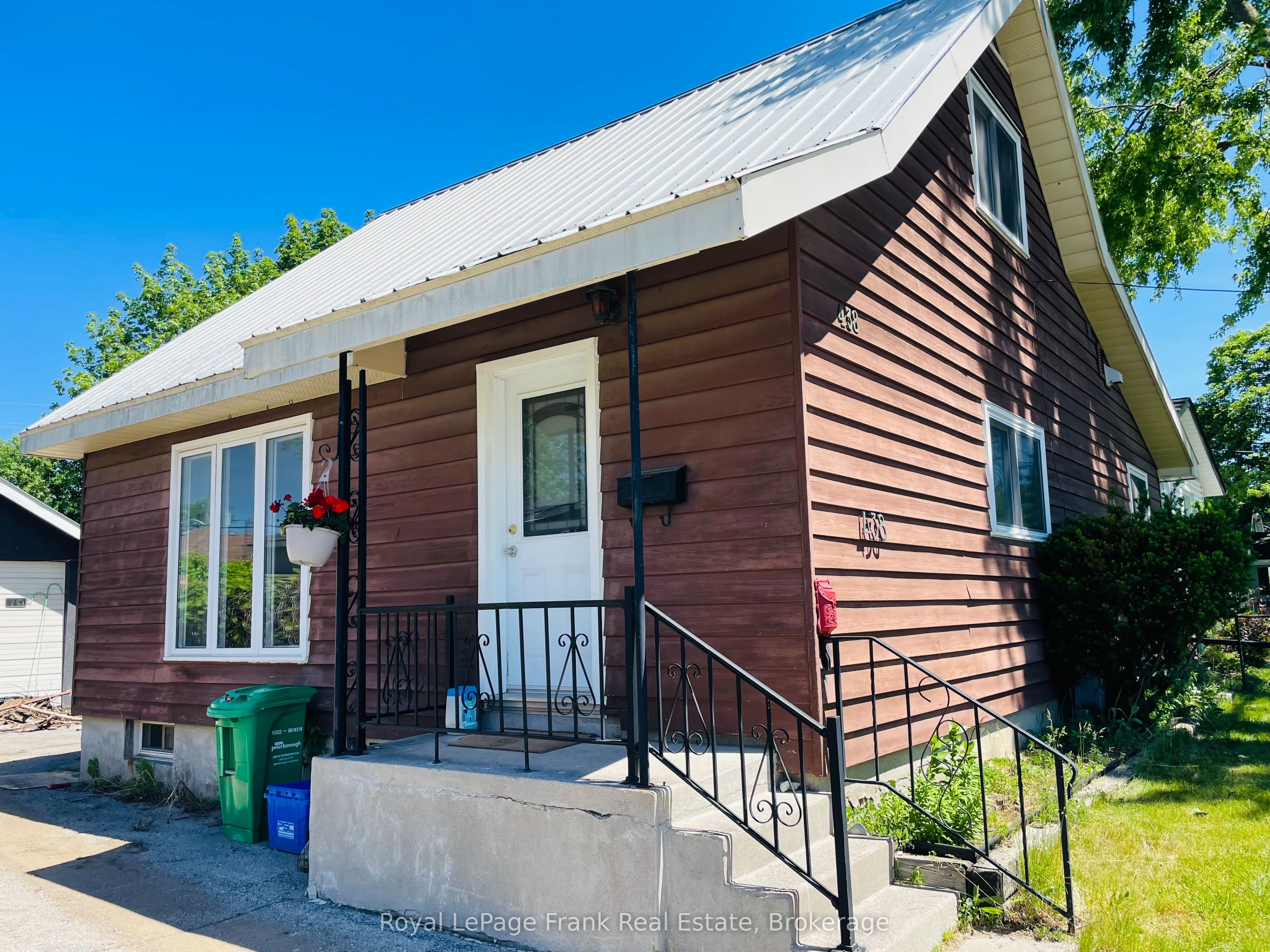 438 Rose Avenue, Peterborough, ON K9J 4E4