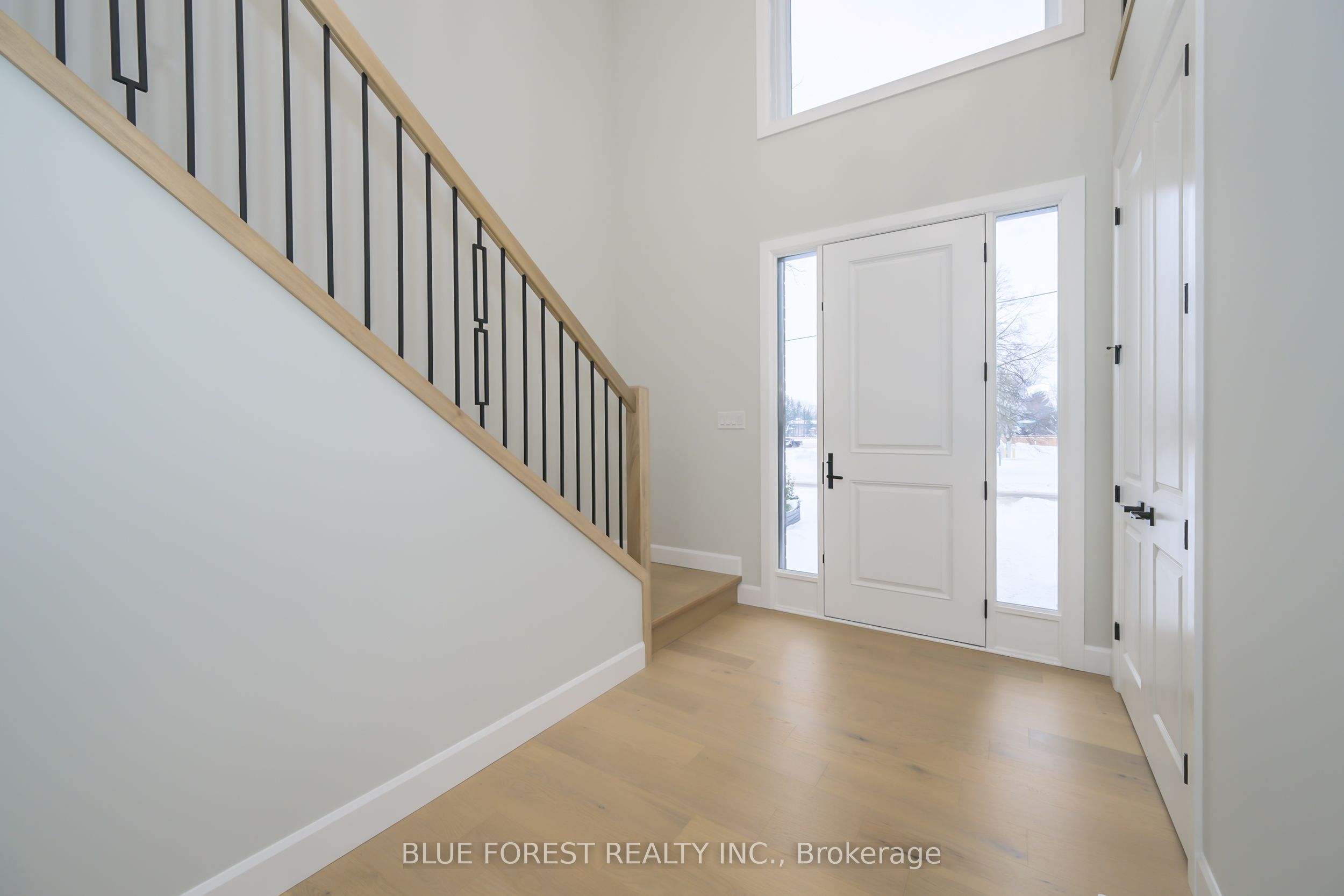 619 Lions Park Drive, Strathroy-Caradoc, ON N0L 1W0 photo 2