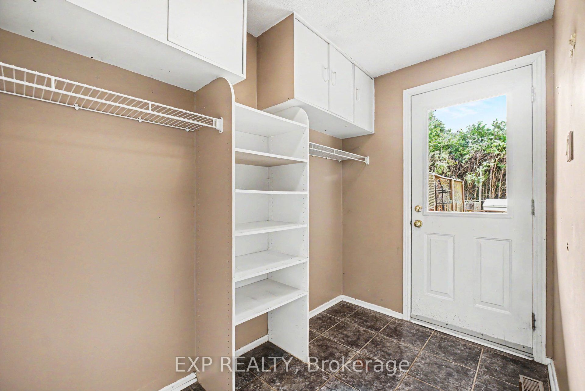 82 Sherway Drive, Barrhaven, ON K2J 1N8 photo 4