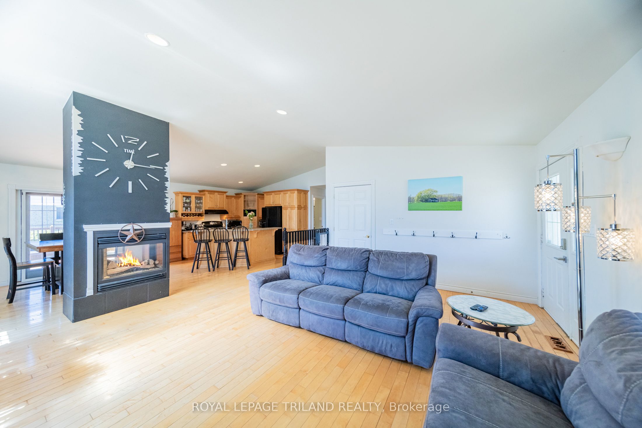 10234 Julie Avenue, Lambton Shores, ON N0M 1T0 photo 2