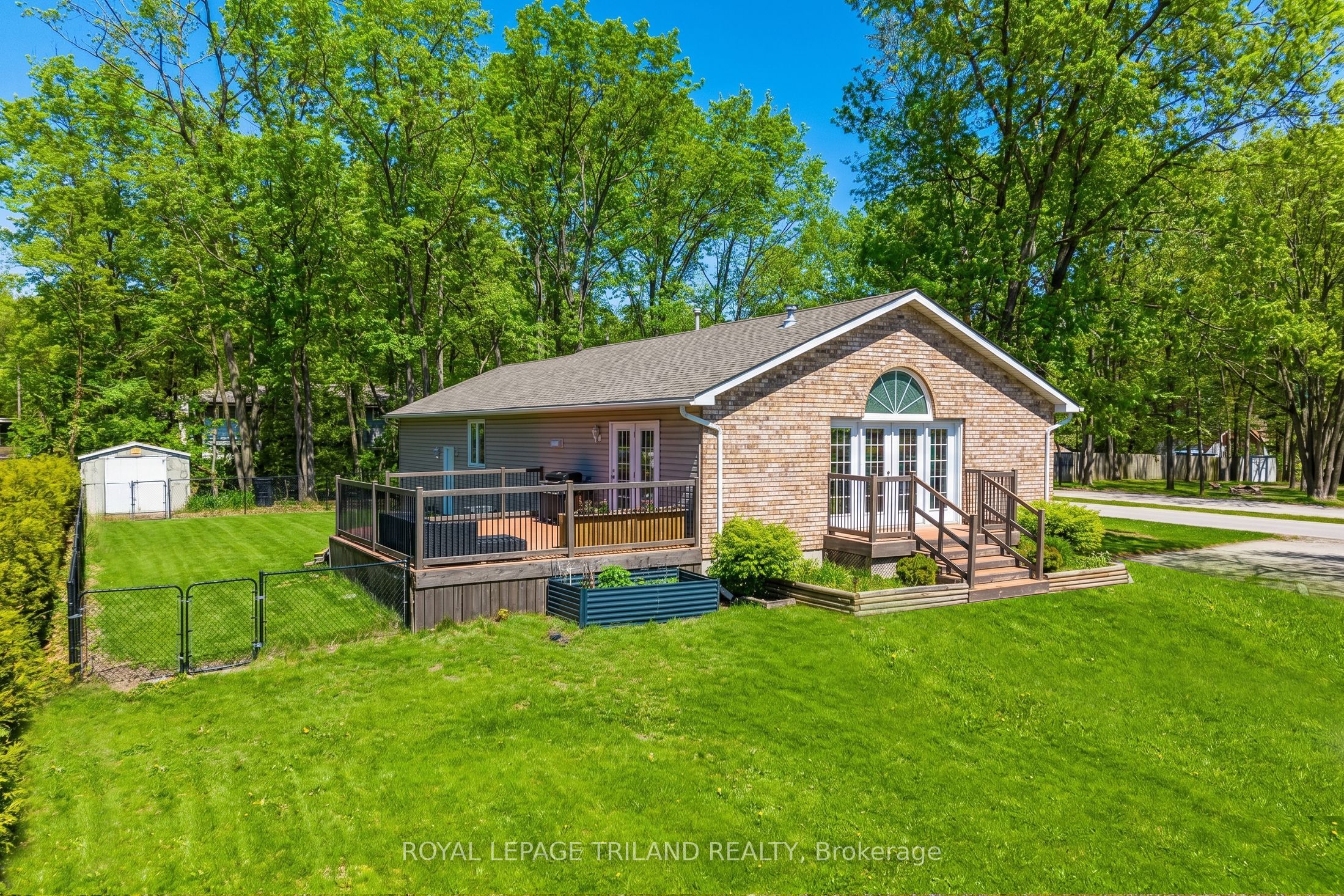 10234 Julie Avenue, Lambton Shores, ON N0M 1T0 photo 3
