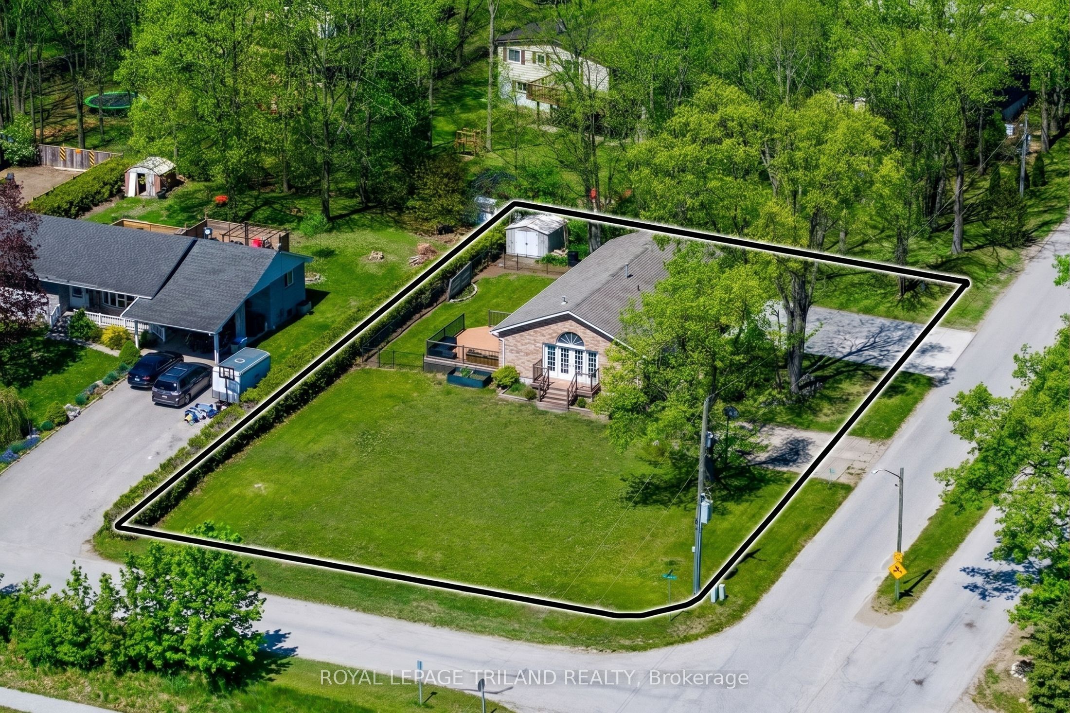 10234 Julie Avenue, Lambton Shores, ON N0M 1T0 photo 5