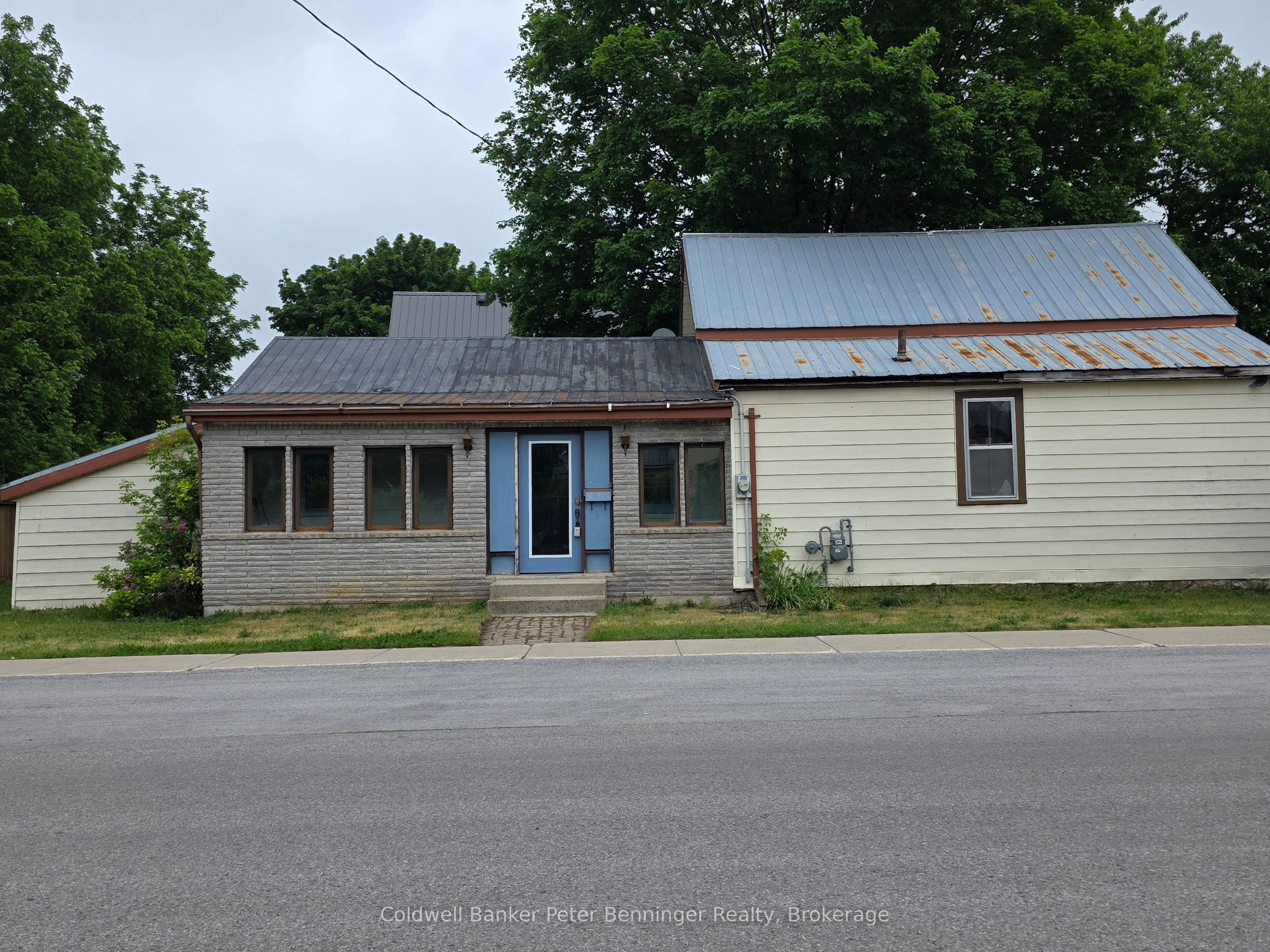 21 Peter Street S, Brockton, ON N0G 2V0 photo 2