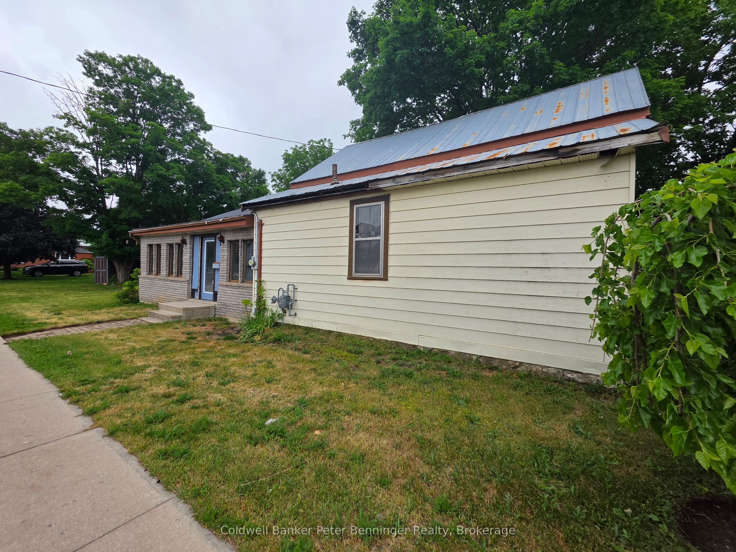 21 Peter Street S, Brockton, ON N0G 2V0 photo 3