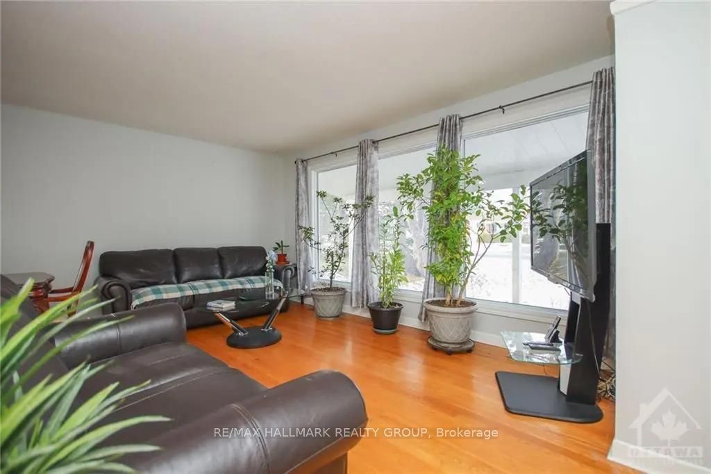 45 Hilliard Avenue, Cityview - Parkwoods Hills - Rideau Shore, ON K2E 6B9 photo 2