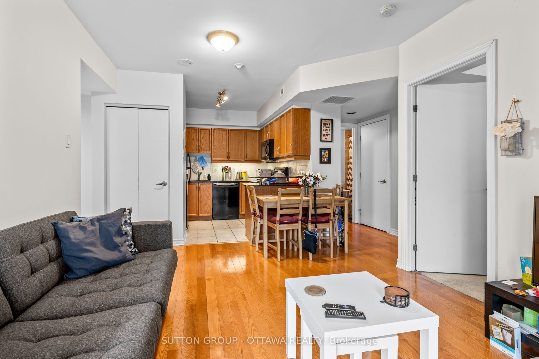 445 Laurier Avenue W 905, Ottawa Centre, ON K1N 6R4 photo 3