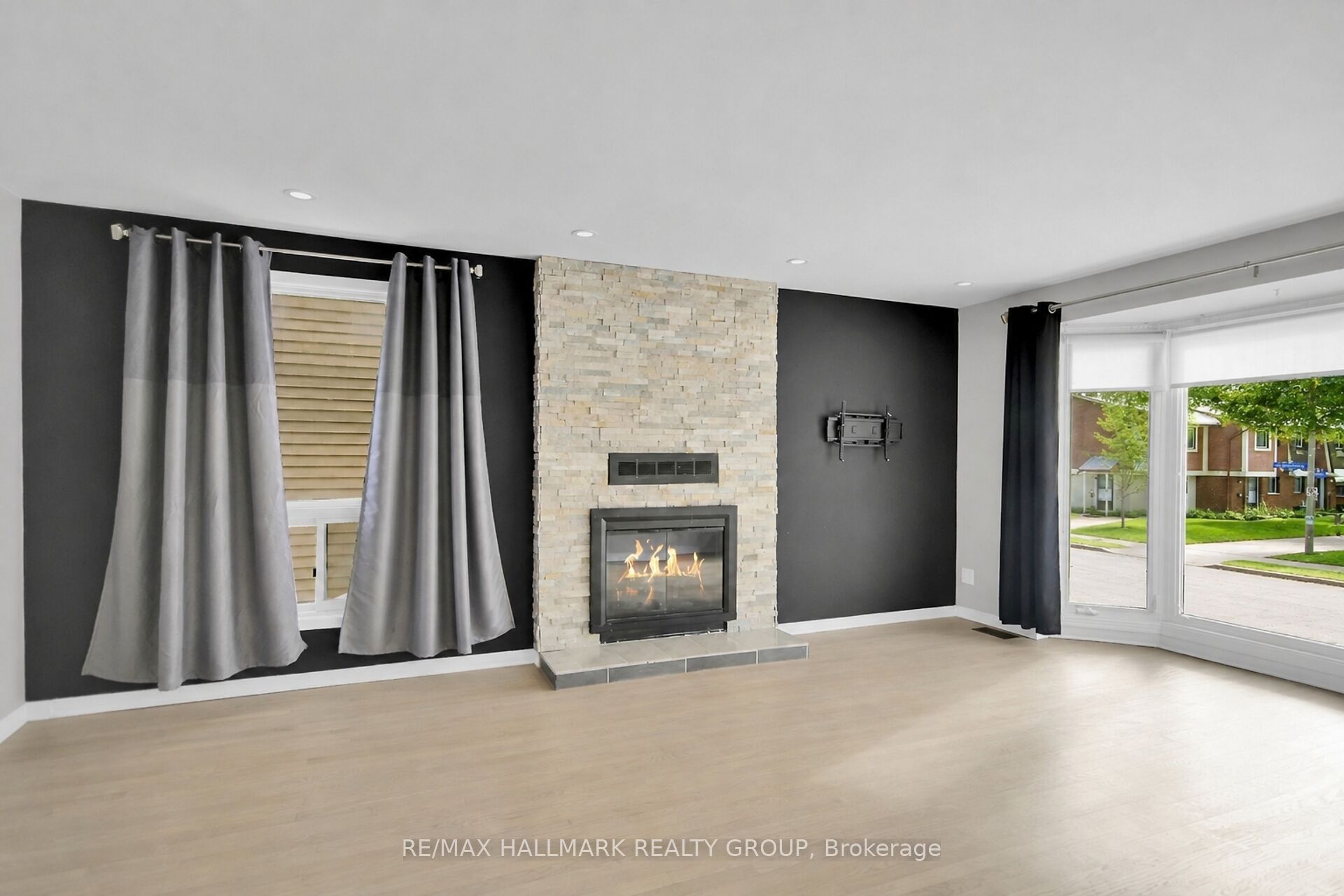 13 Coolspring Crescent, Cityview - Parkwoods Hills - Rideau Shore, ON K2E 7M7 photo 3
