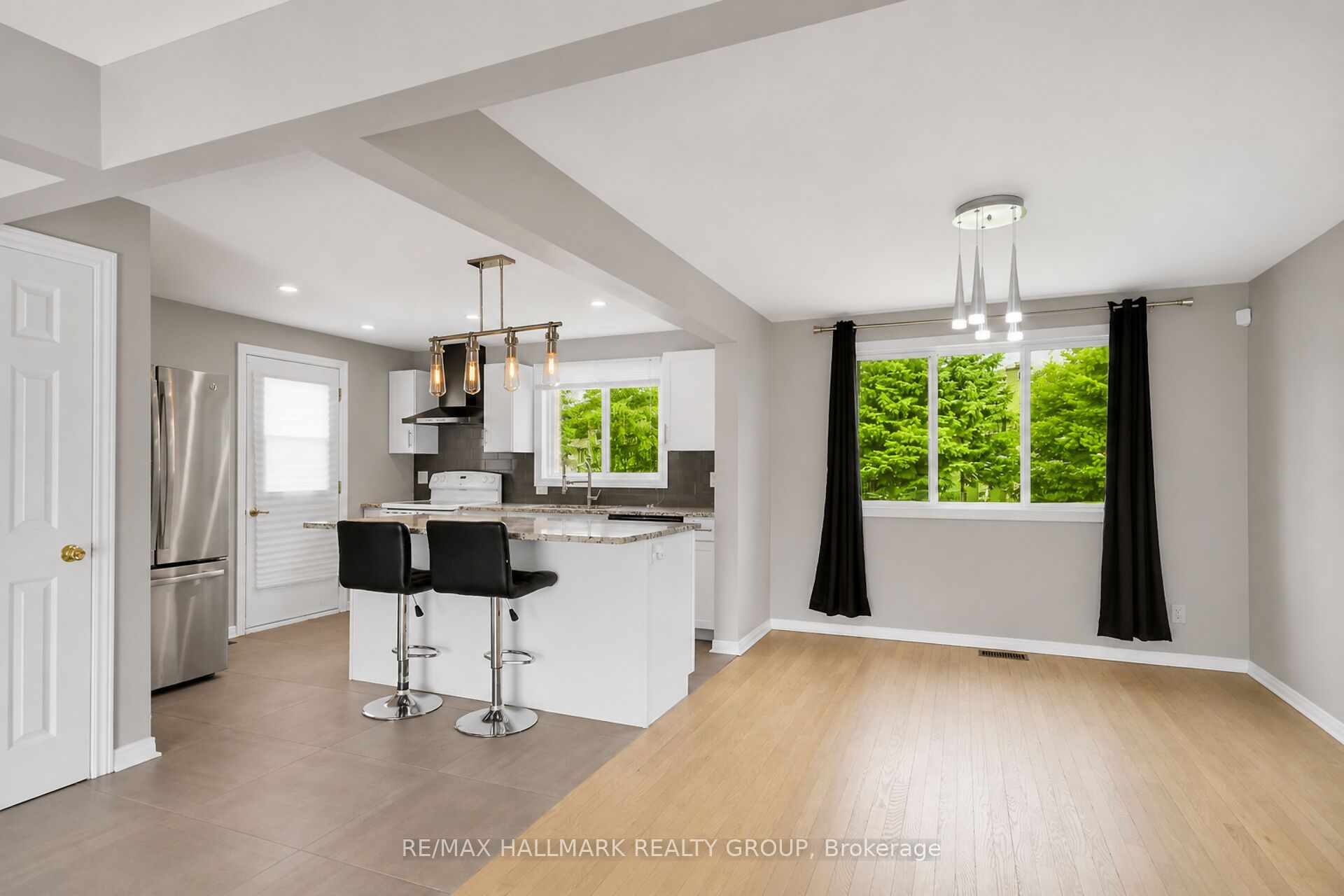 13 Coolspring Crescent, Cityview - Parkwoods Hills - Rideau Shore, ON K2E 7M7 photo 5