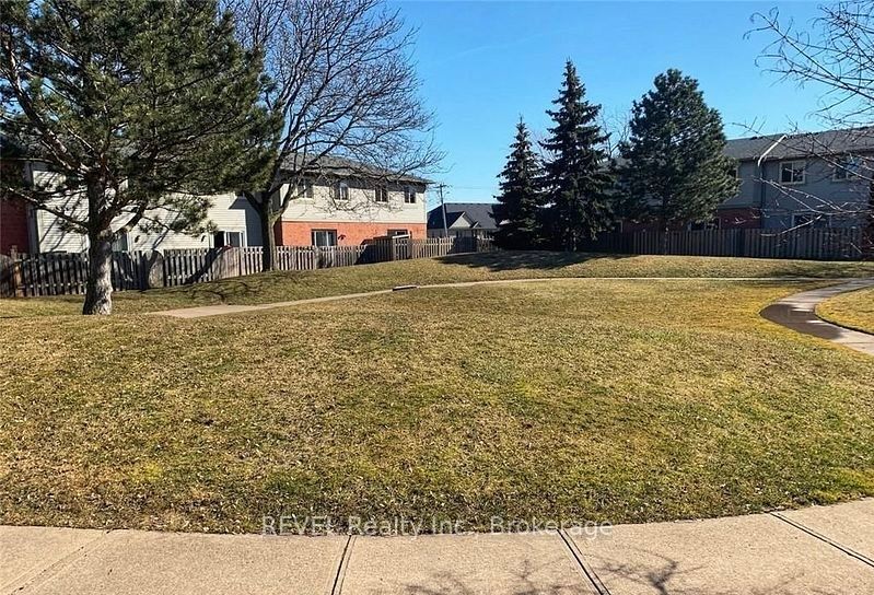 65 Dorchester Boulevard 74, St. Catharines, ON L2M 7T2 photo 3