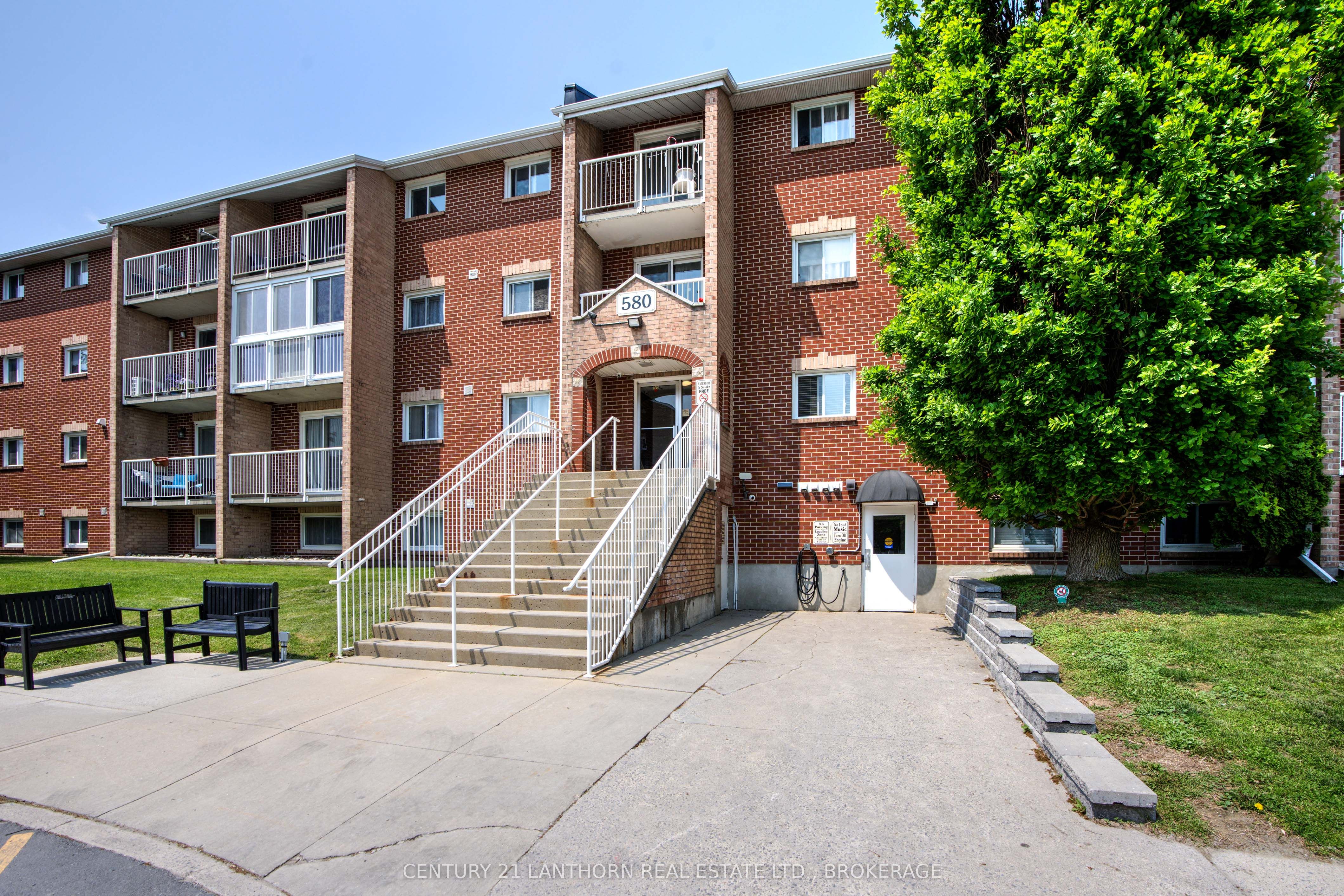 580 Armstrong Road 309, Kingston, ON K7M 8M3 photo 3