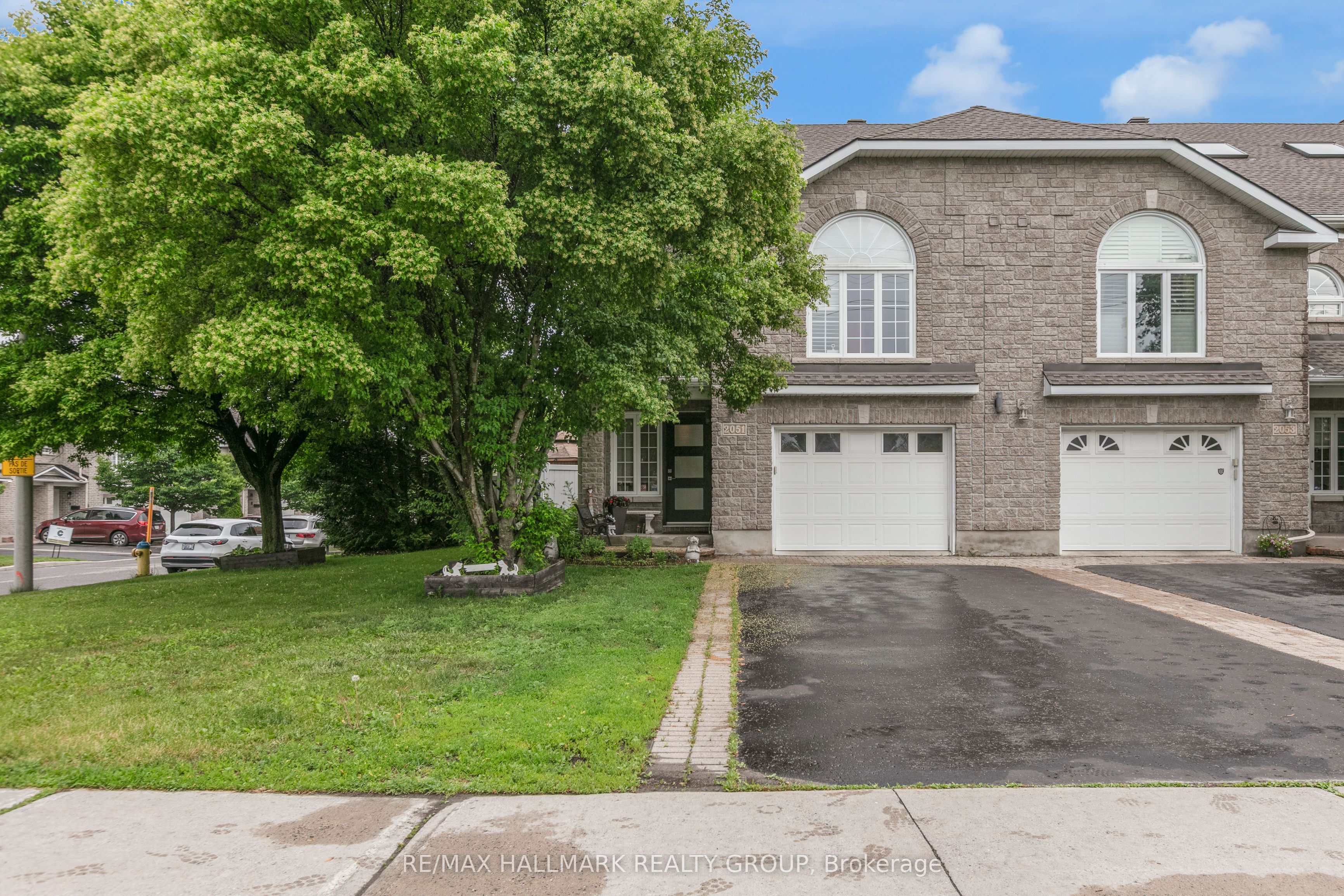 2051 Frank Bender Street, Orleans - Convent Glen and Area, ON K1C 1M7