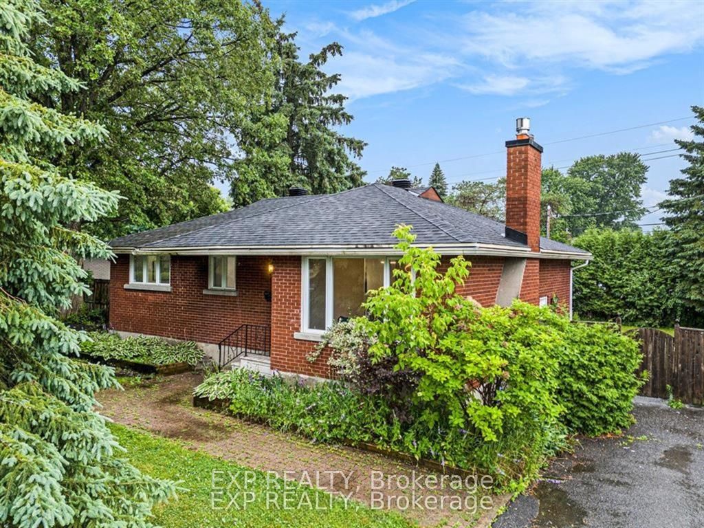 20 Newhaven Street B, South of Baseline to Knoxdale, ON K2G 0X5