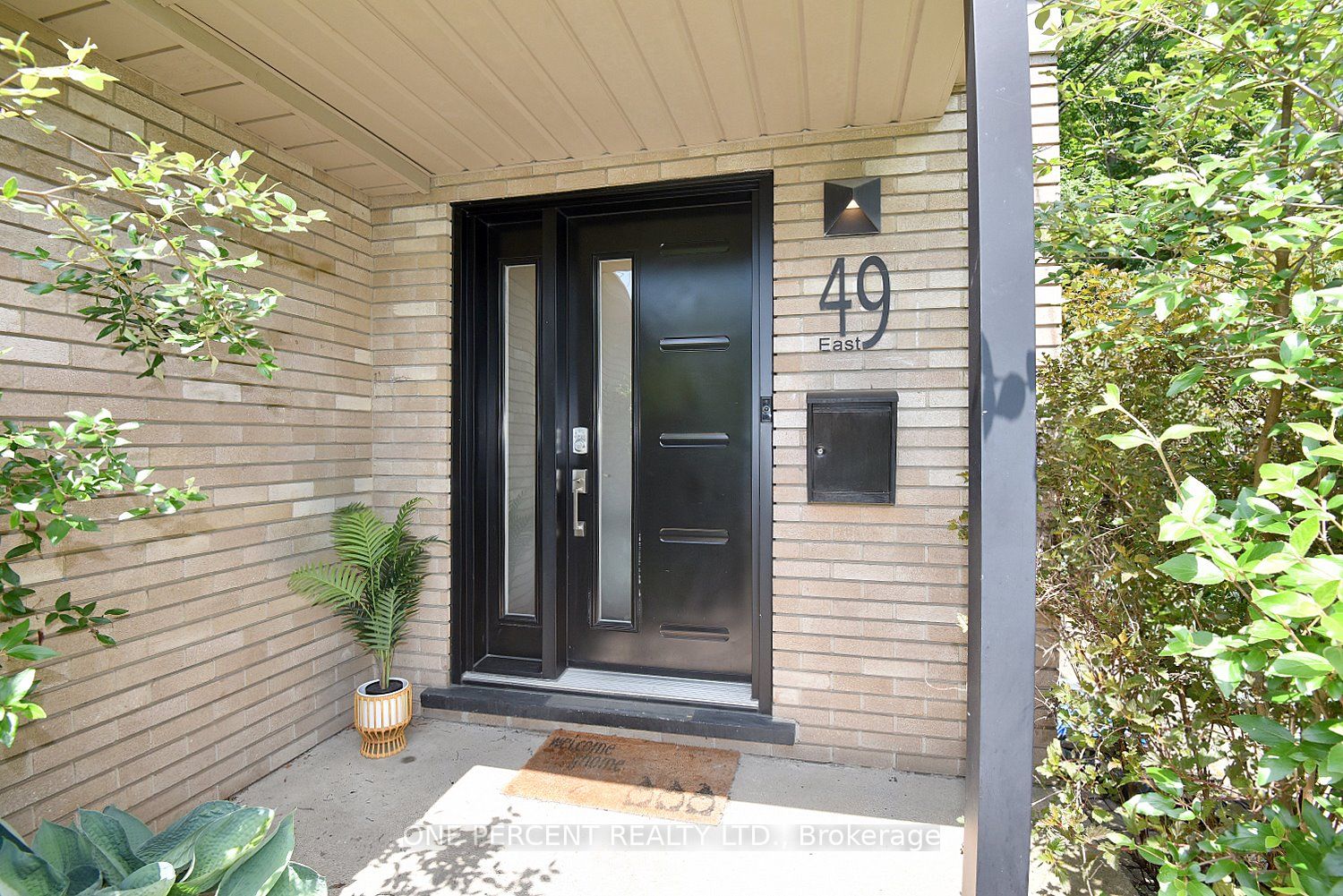 49 Park Street E, Hamilton, ON L9H 1C9 photo 2