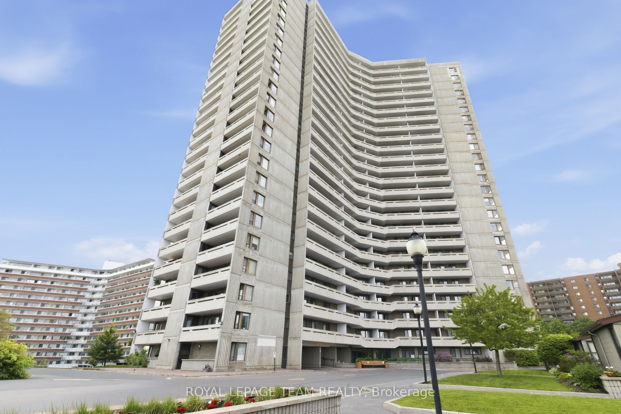 1081 Ambleside Drive 507, Woodroffe, ON K2B 8C8