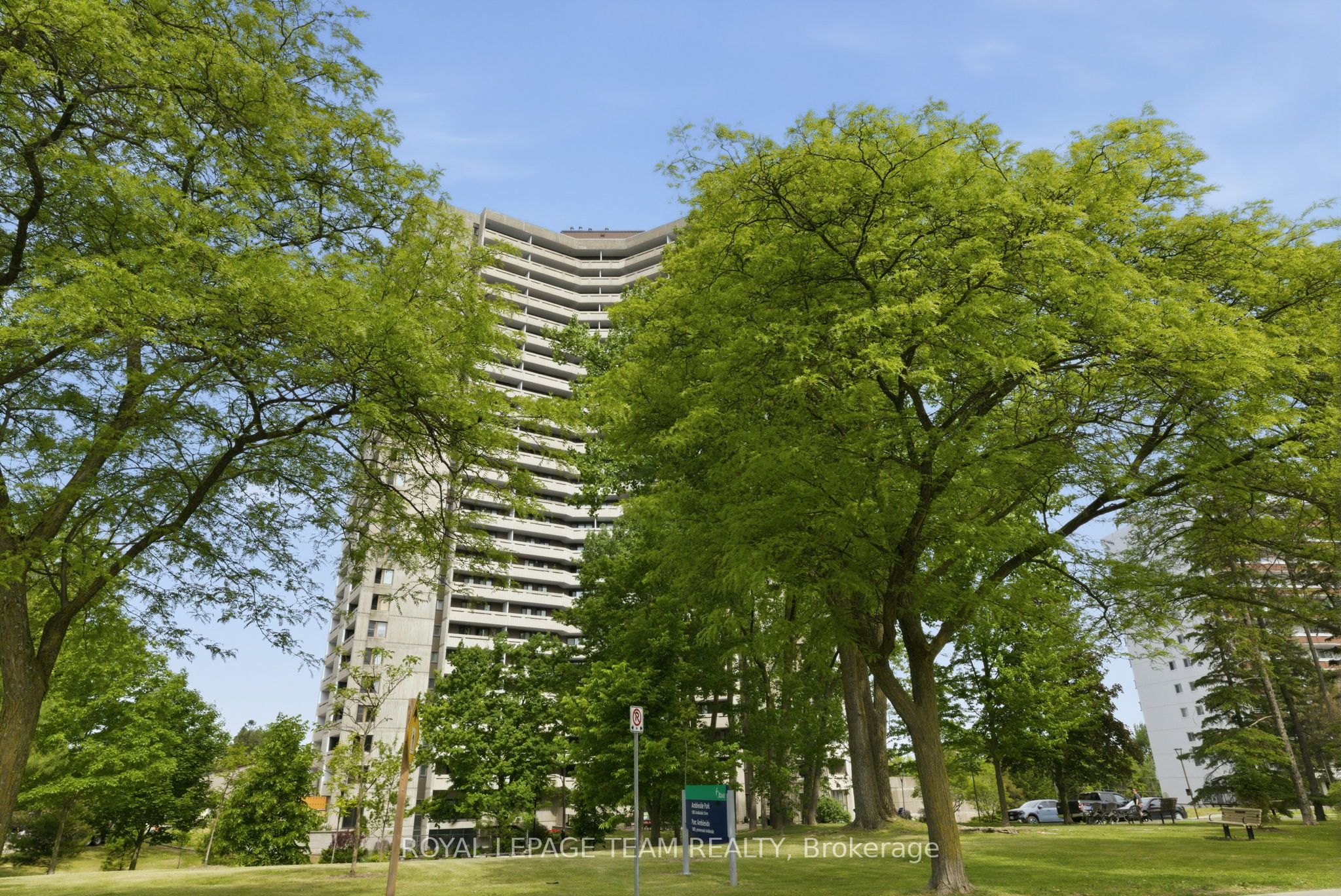 1081 Ambleside Drive 507, Woodroffe, ON K2B 8C8 photo 2