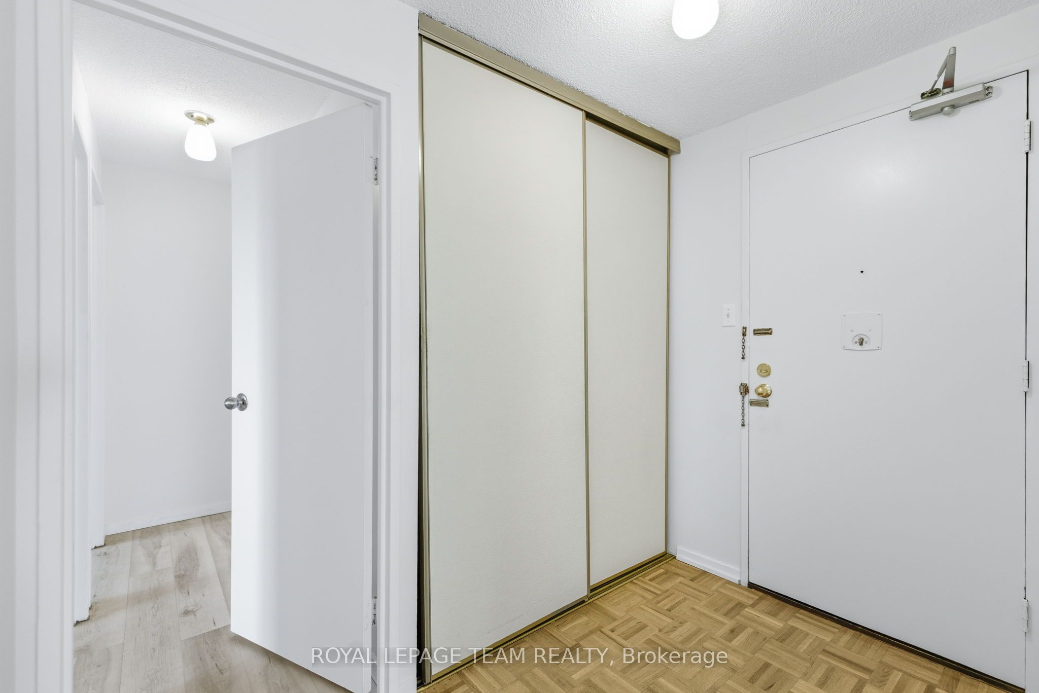 1081 Ambleside Drive 507, Woodroffe, ON K2B 8C8 photo 4