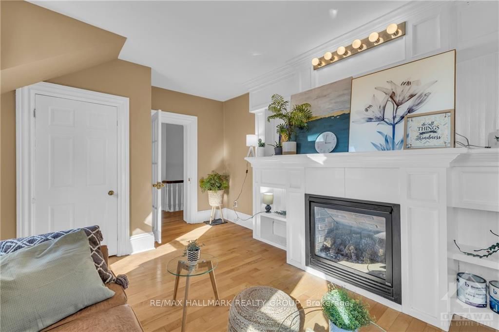 15 ELMSLEY ST N Street, Smiths Falls, ON K7A 2G4 photo 2