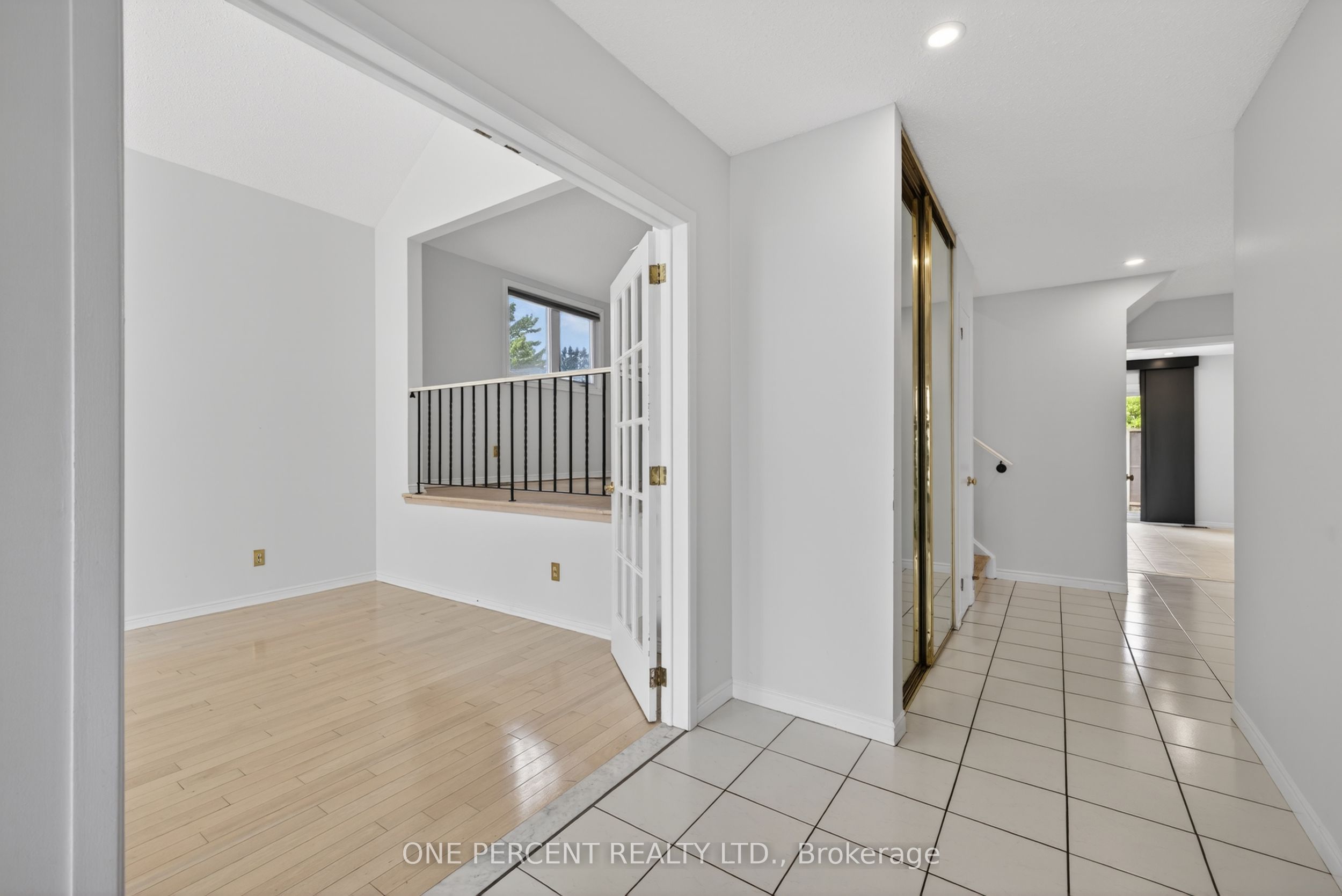 6343 Mattice Avenue, Orleans - Convent Glen and Area, ON K1C 2G1 photo 4