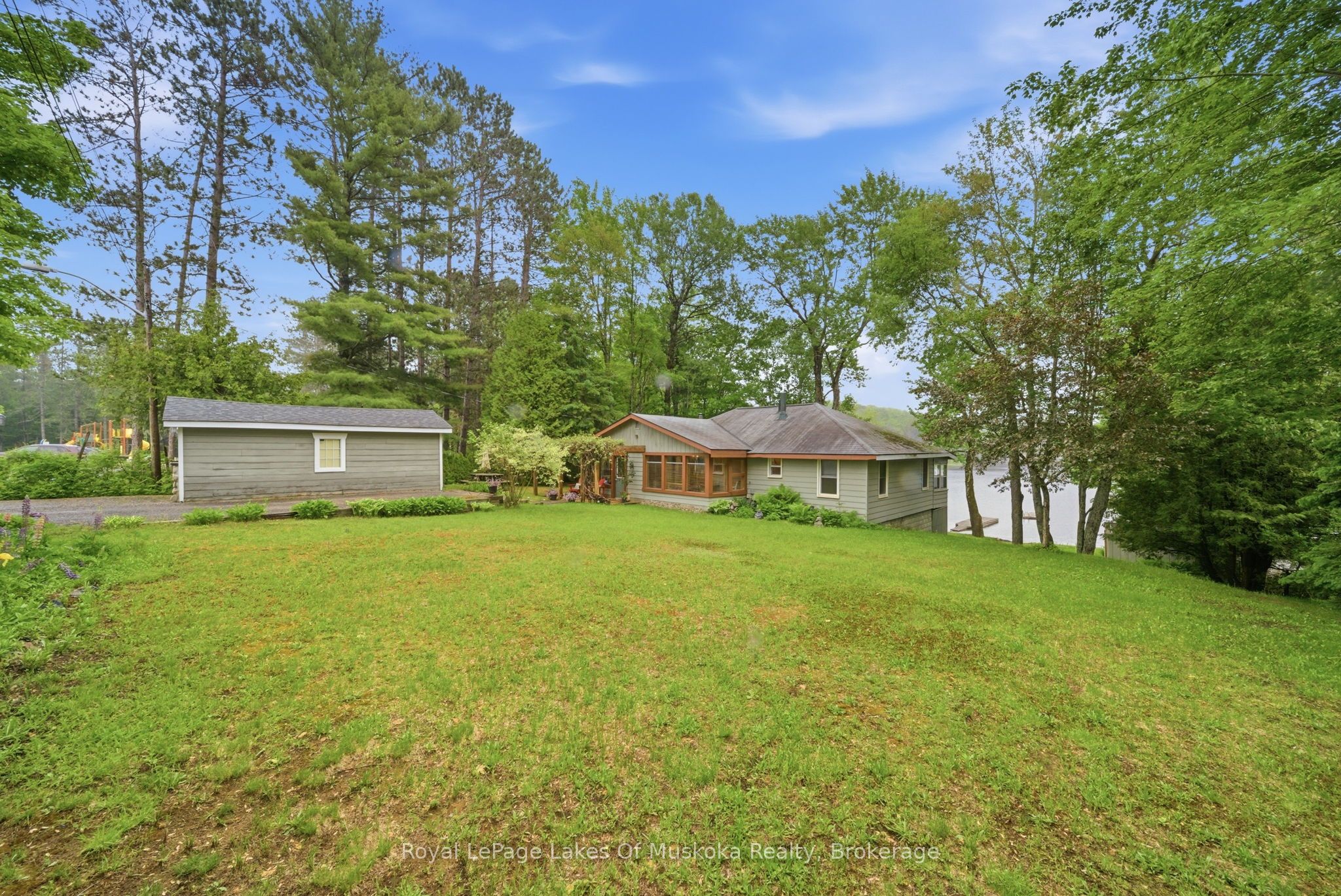 11 Carol Street W, Lake of Bays, ON P0B 1A0 photo 3