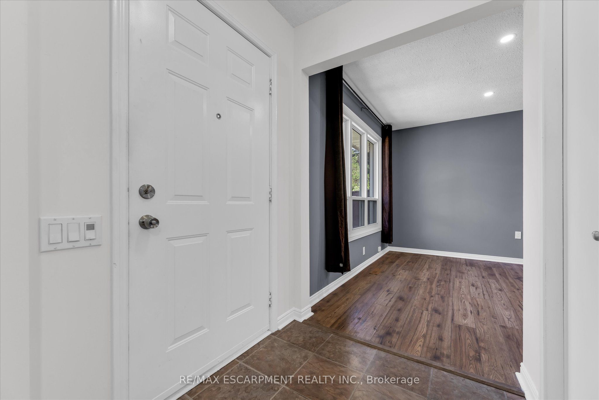 261 LIMERIDGE Road W, Hamilton, ON L9C 2V4 photo 4