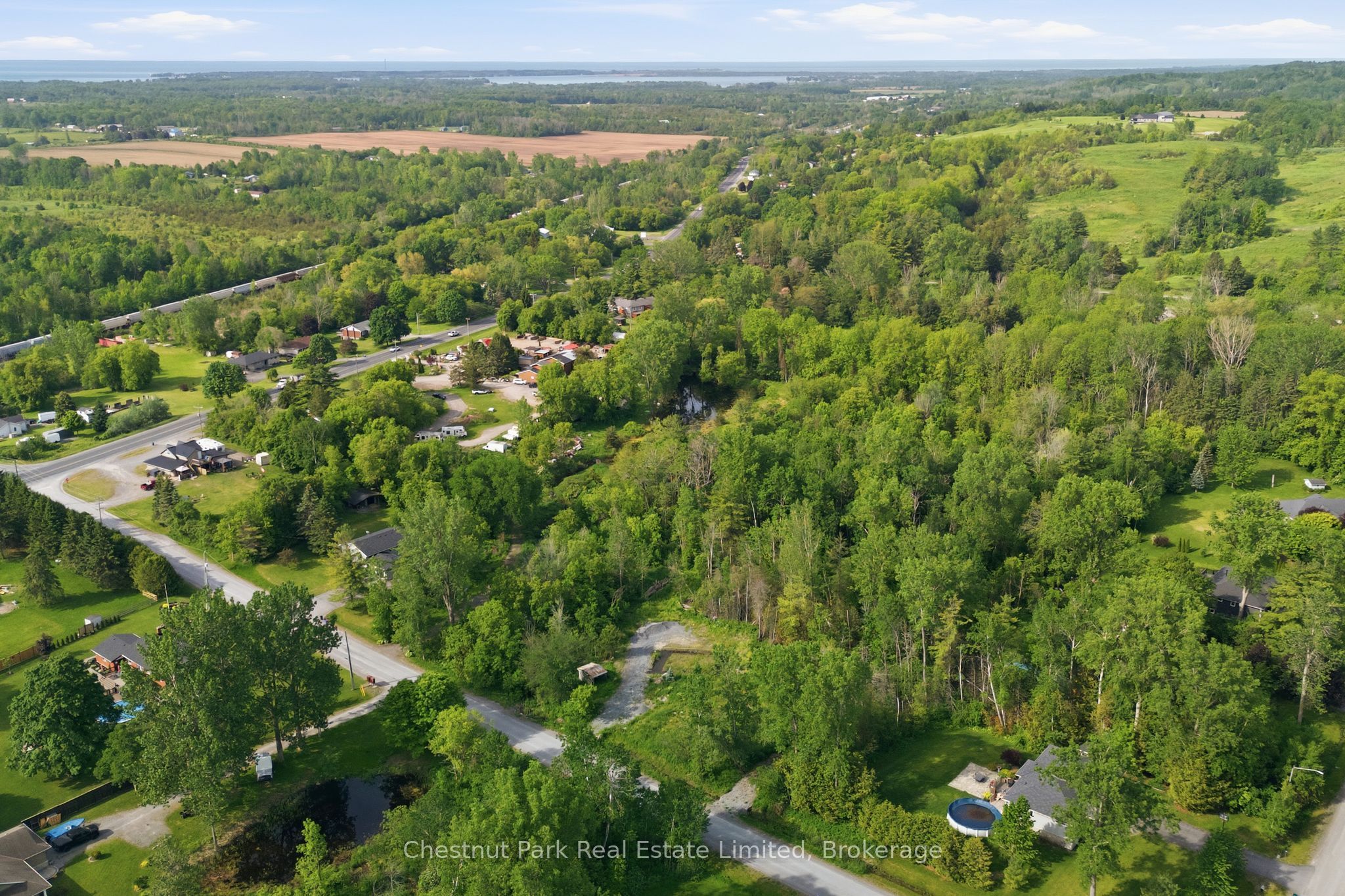 40 Whispering Woods Drive, Quinte West, ON K8V 5P7 photo 3