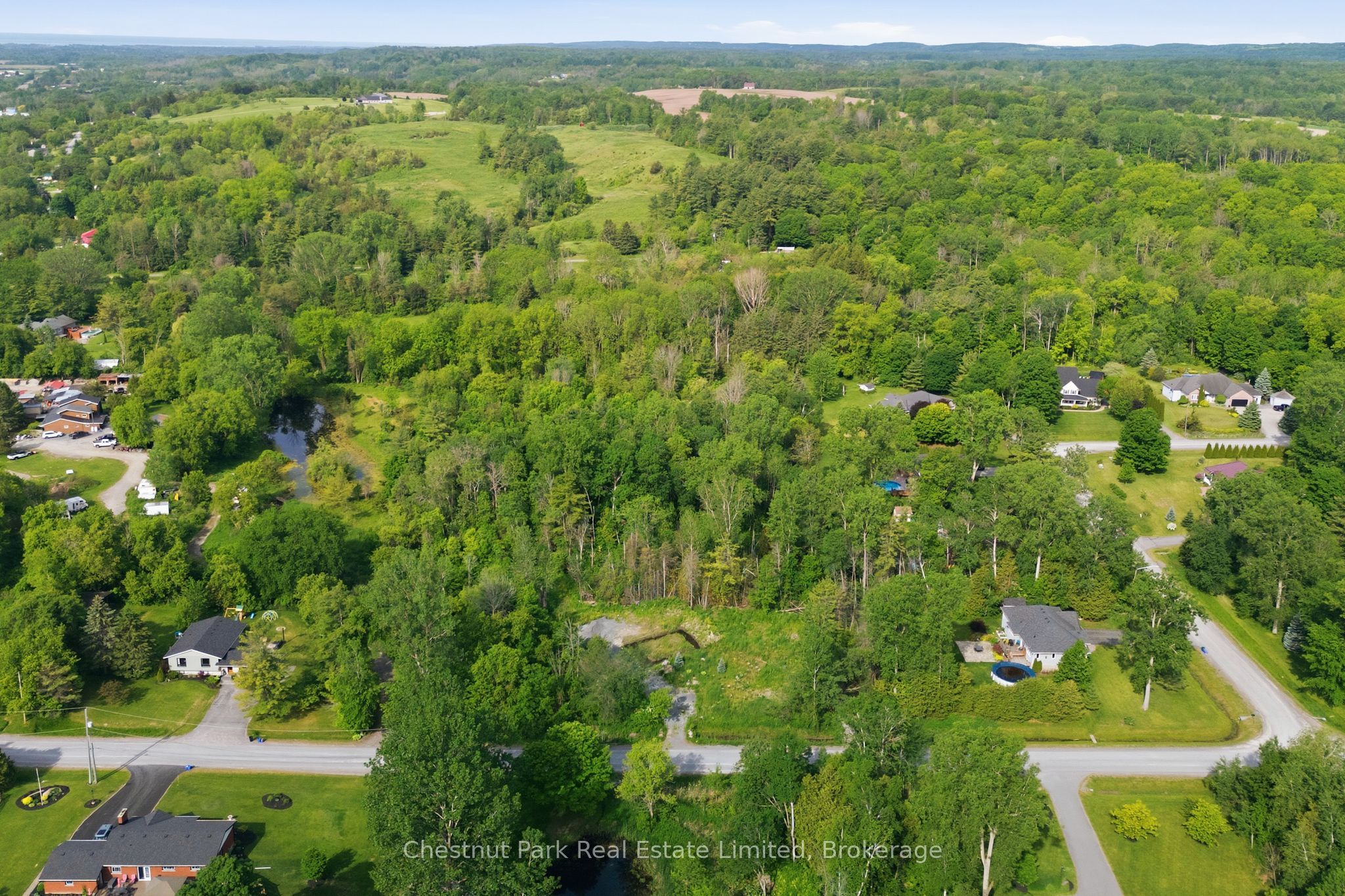 40 Whispering Woods Drive, Quinte West, ON K8V 5P7 photo 4