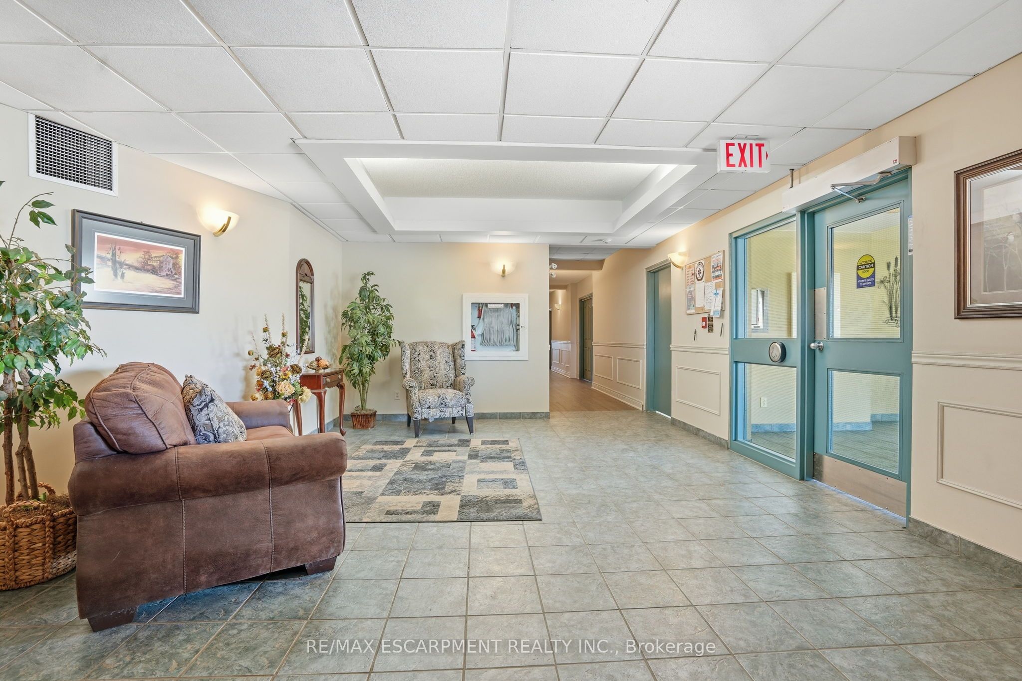 210 MAIN Street E 202, Haldimand, ON N1A 3G7 photo 3